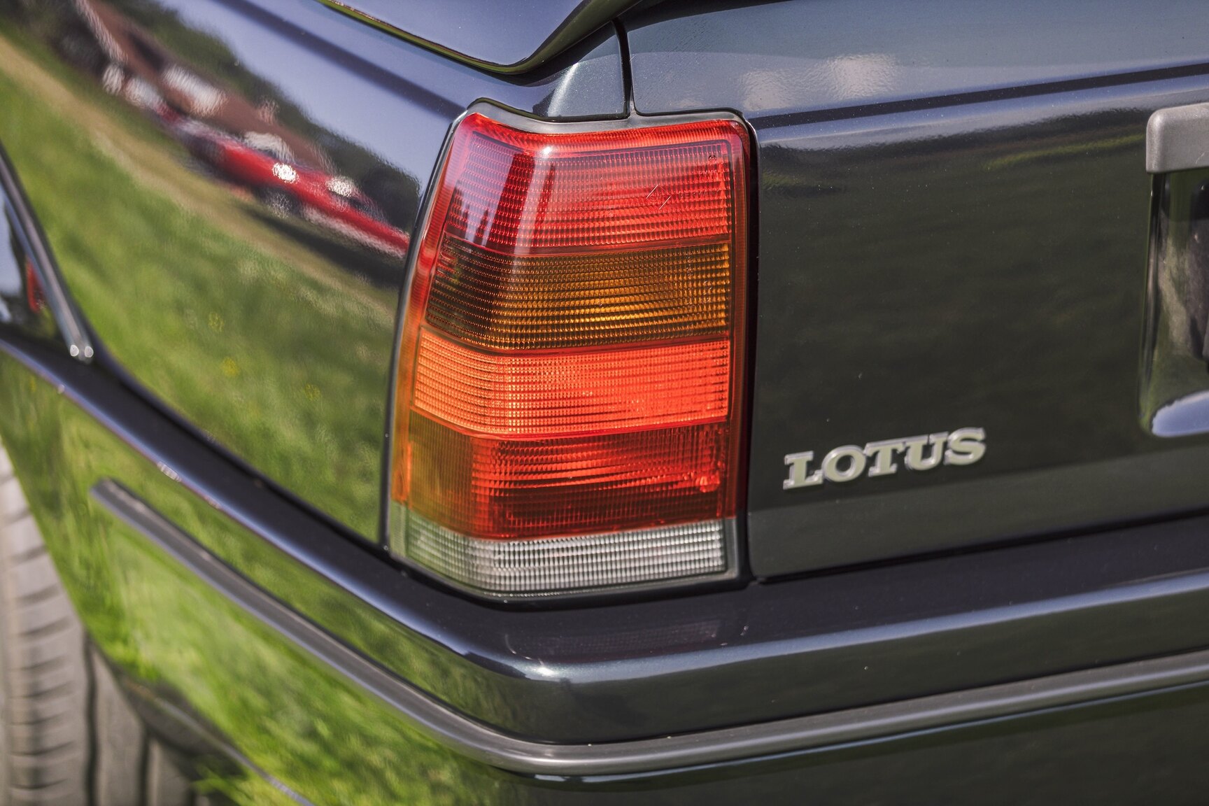 Exteriörbild på 1991 Lotus Omega