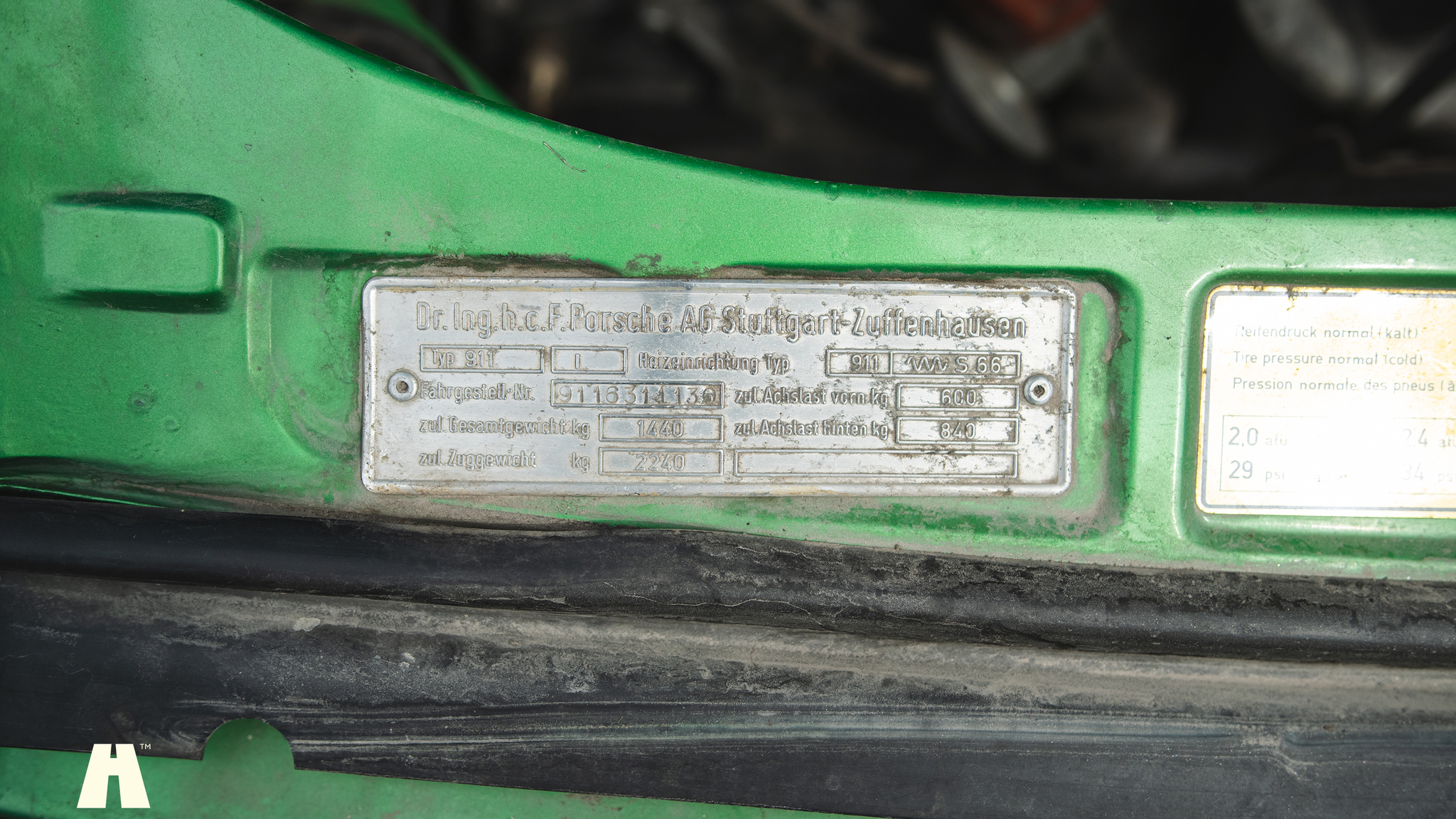 Image of 1976 Porsche 911 Targa mechanics