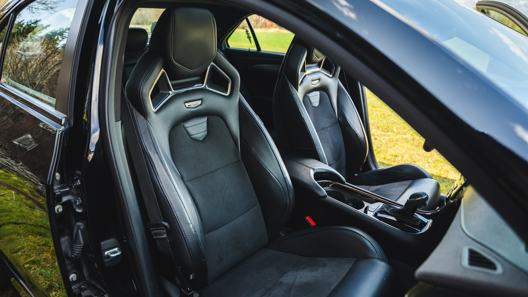 Interiörbild 2016 Cadillac ATS-V (6)