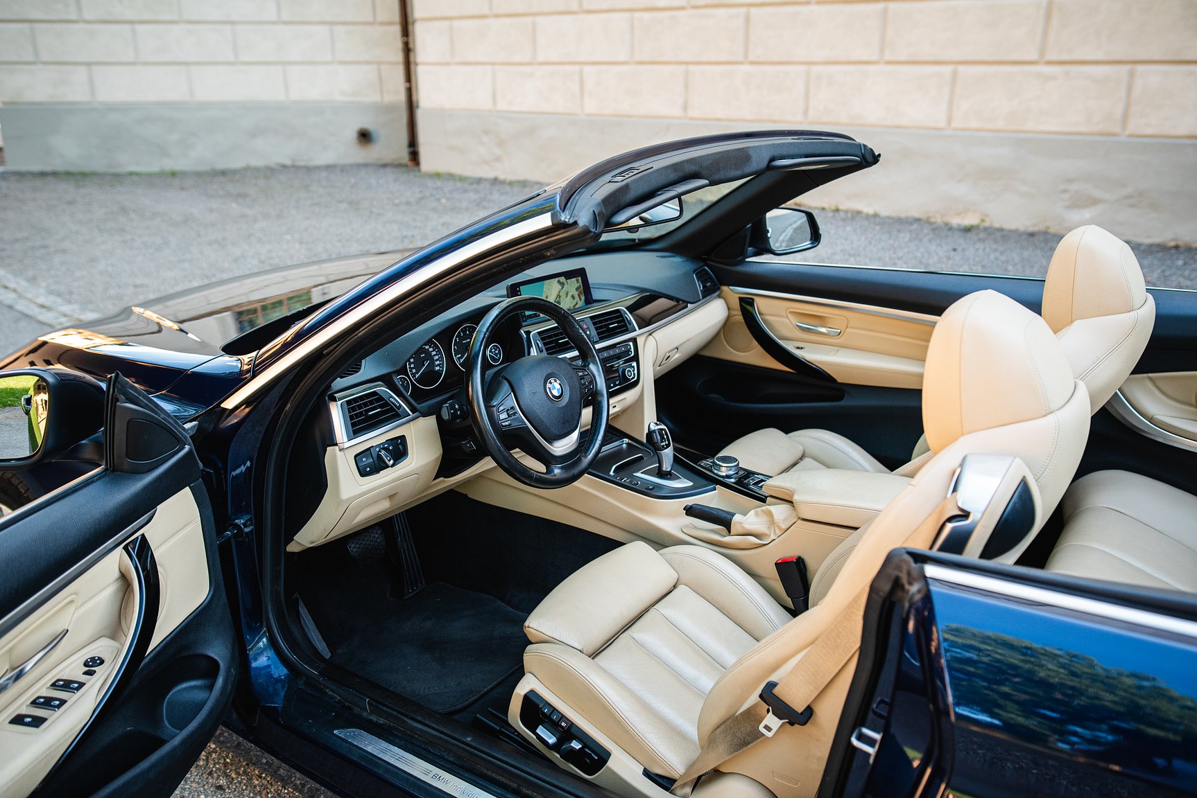 Innenraumfoto von 2018 BMW 430i xDrive Convertible
