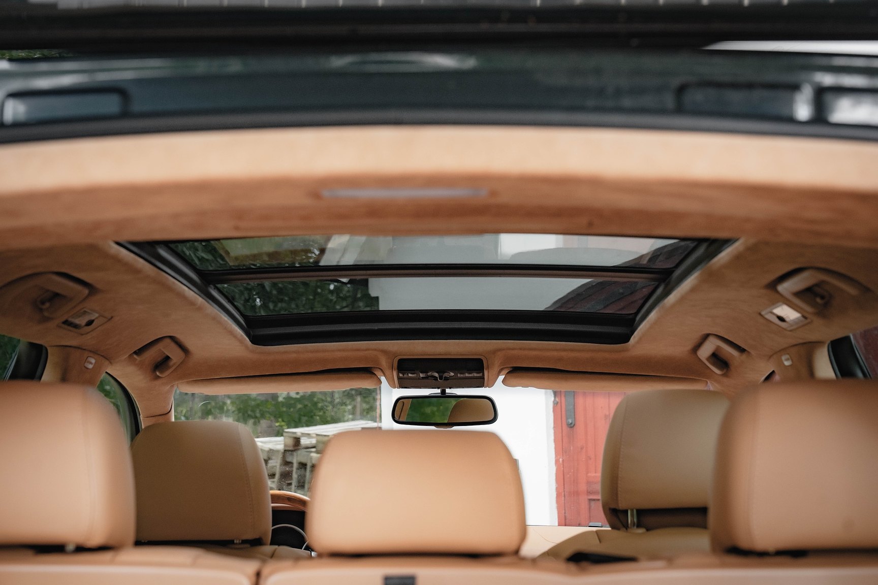Interior image of 2005 Porsche Cayenne Turbo WLS