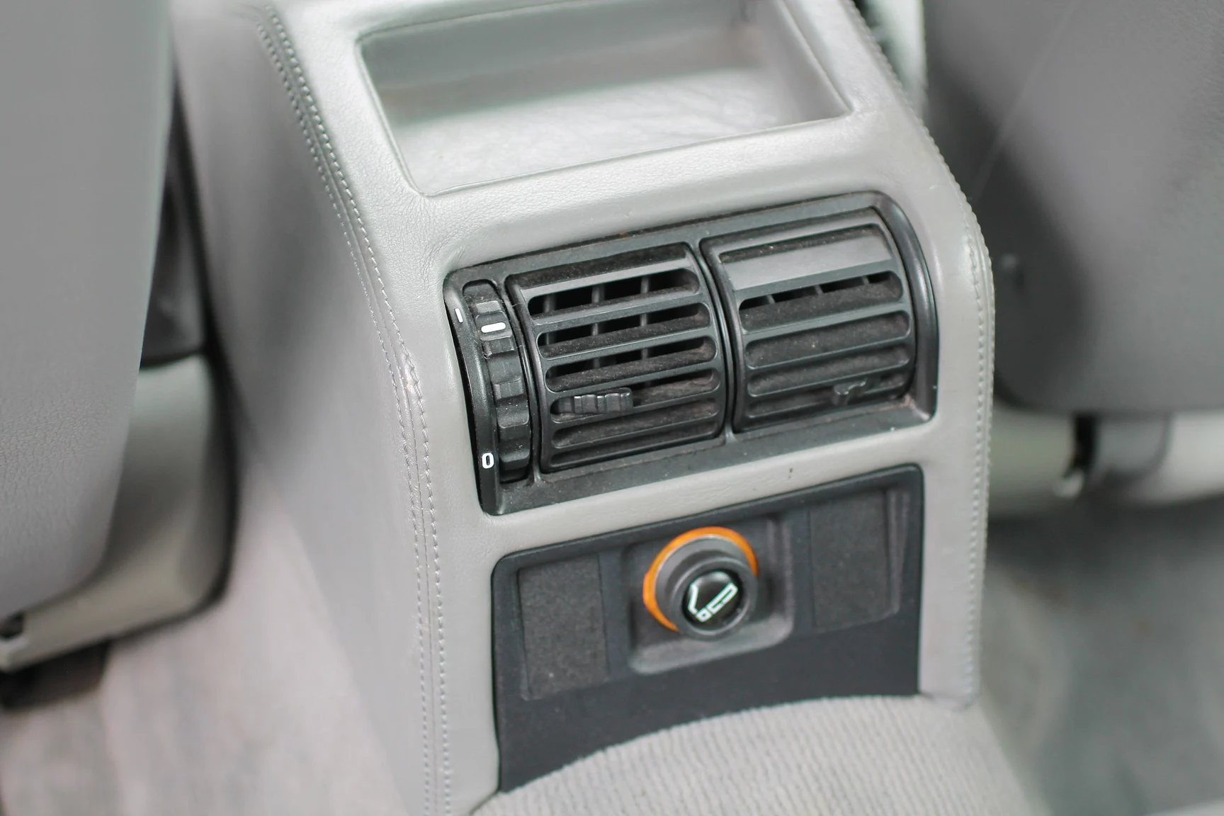Interior image of 1993 BMW M5 Touring 3.8 Manual (35)