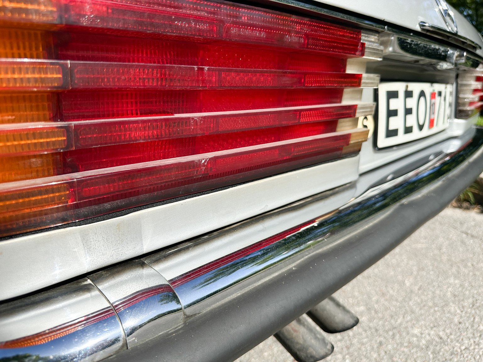 Exterior image of 1972 Mercedes-Benz 350 SL
