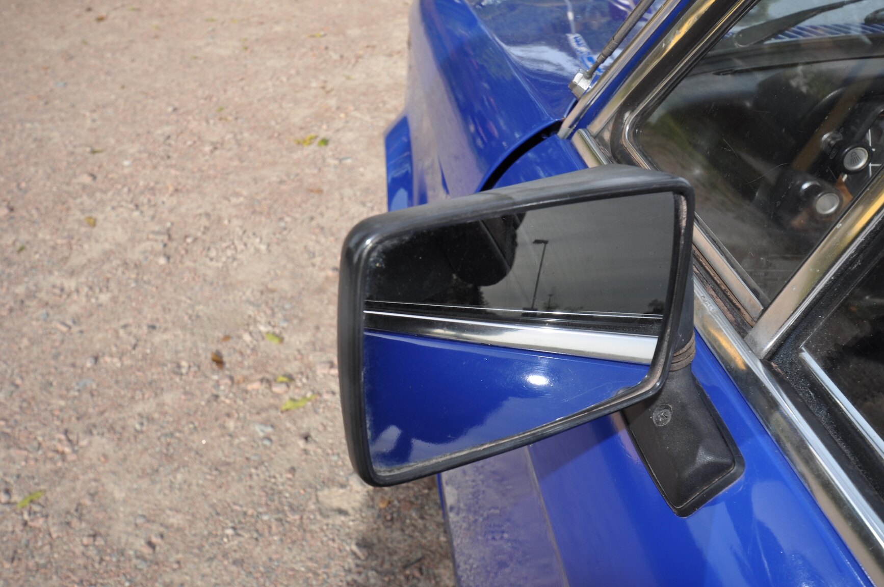 Exterior image of 1975 BMW 2002 Tii