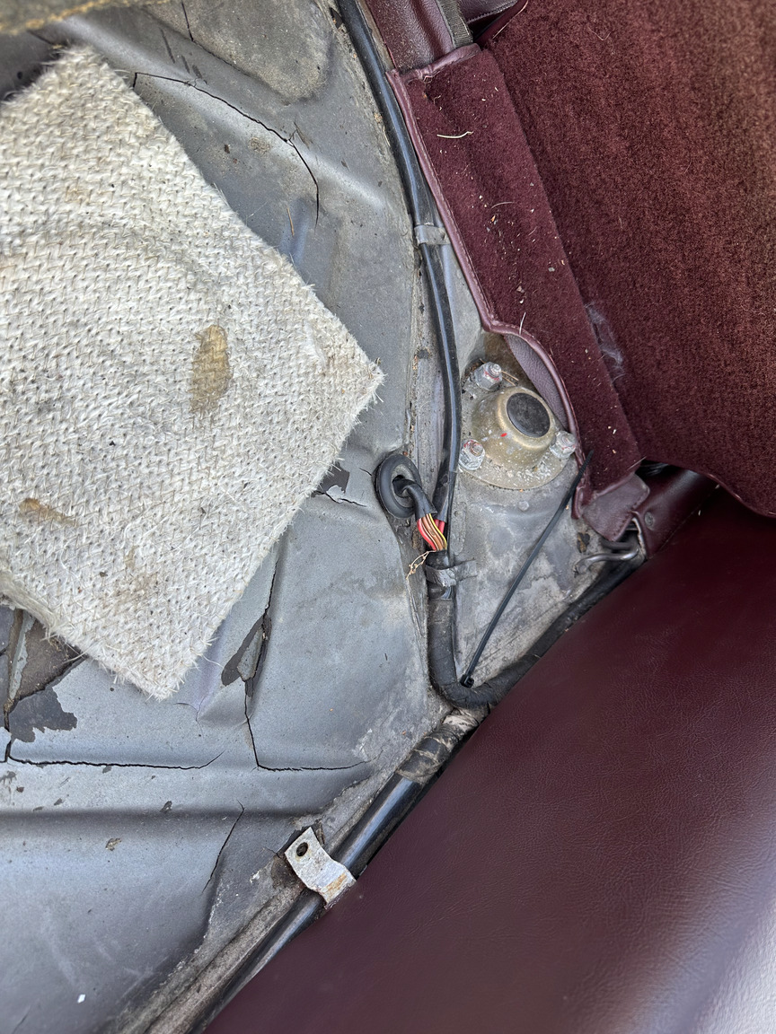 Interior image of 1985 Porsche 928 (56)