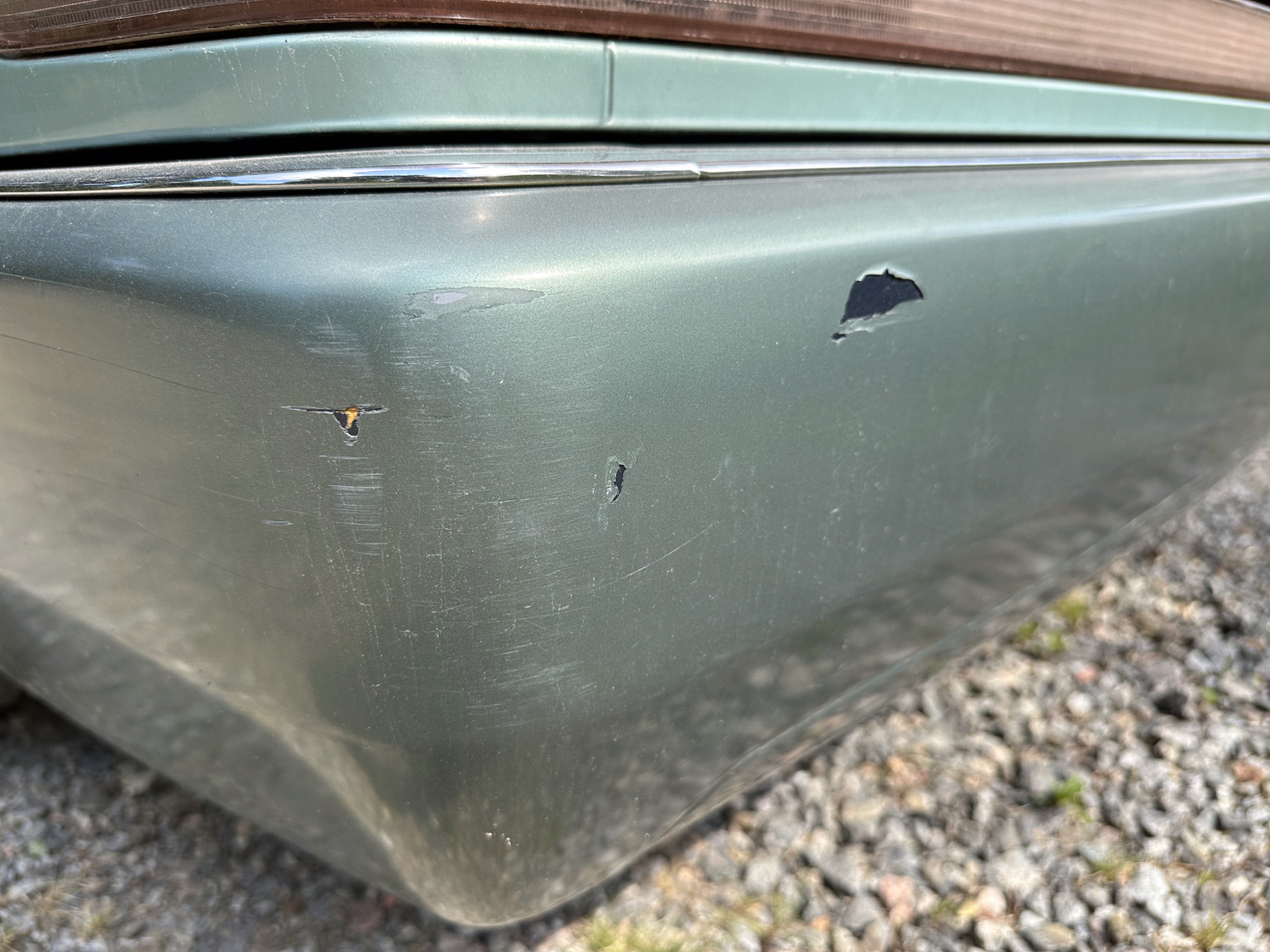 Exterior image of 1992 Mercedes 300 SE (47)