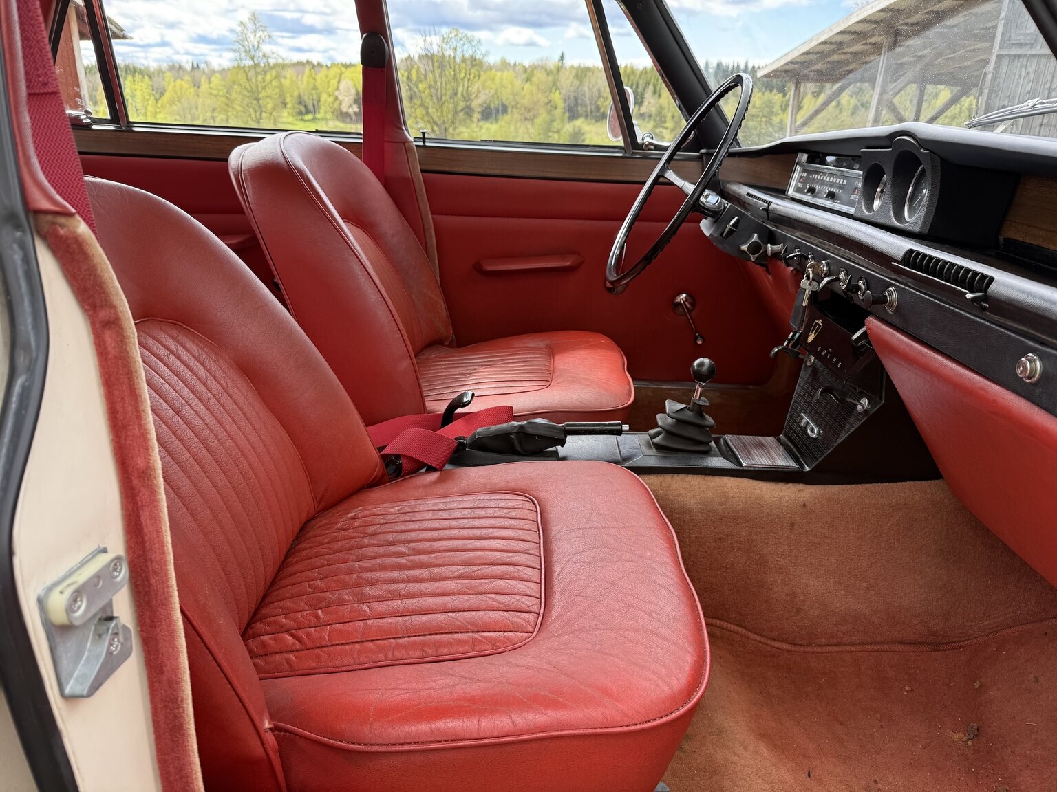 Interior image of 1967 Rover 2000 TC 2.0 OHC