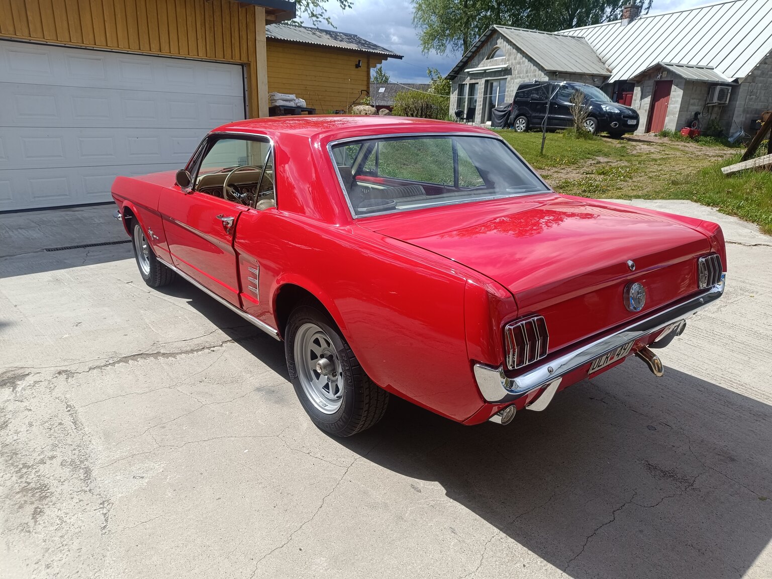 Exterior image of 1966 Ford Mustang Hardtop 3.3 
