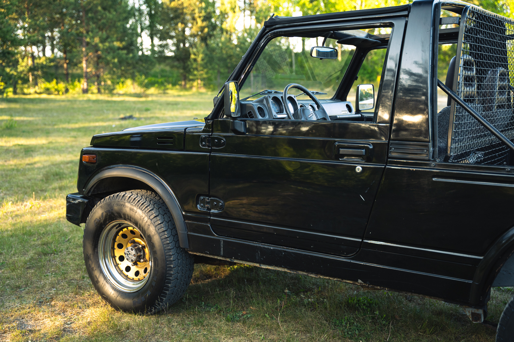 Exterior image of 1987 Suzuki SJ413 long