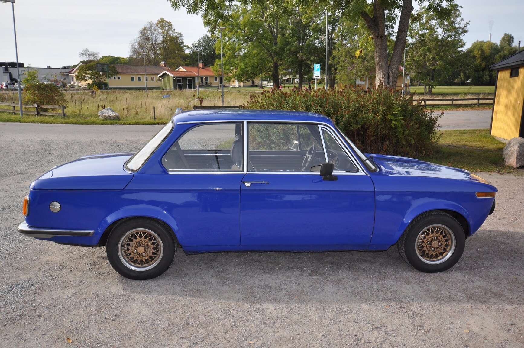 Exteriörbild på 1975 BMW 2002 Tii