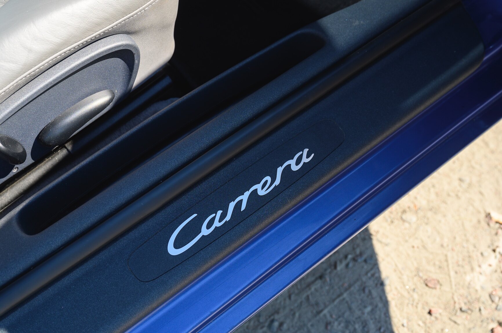 Interior image of 1998 Porsche 911 Carrera Tiptronic (40)