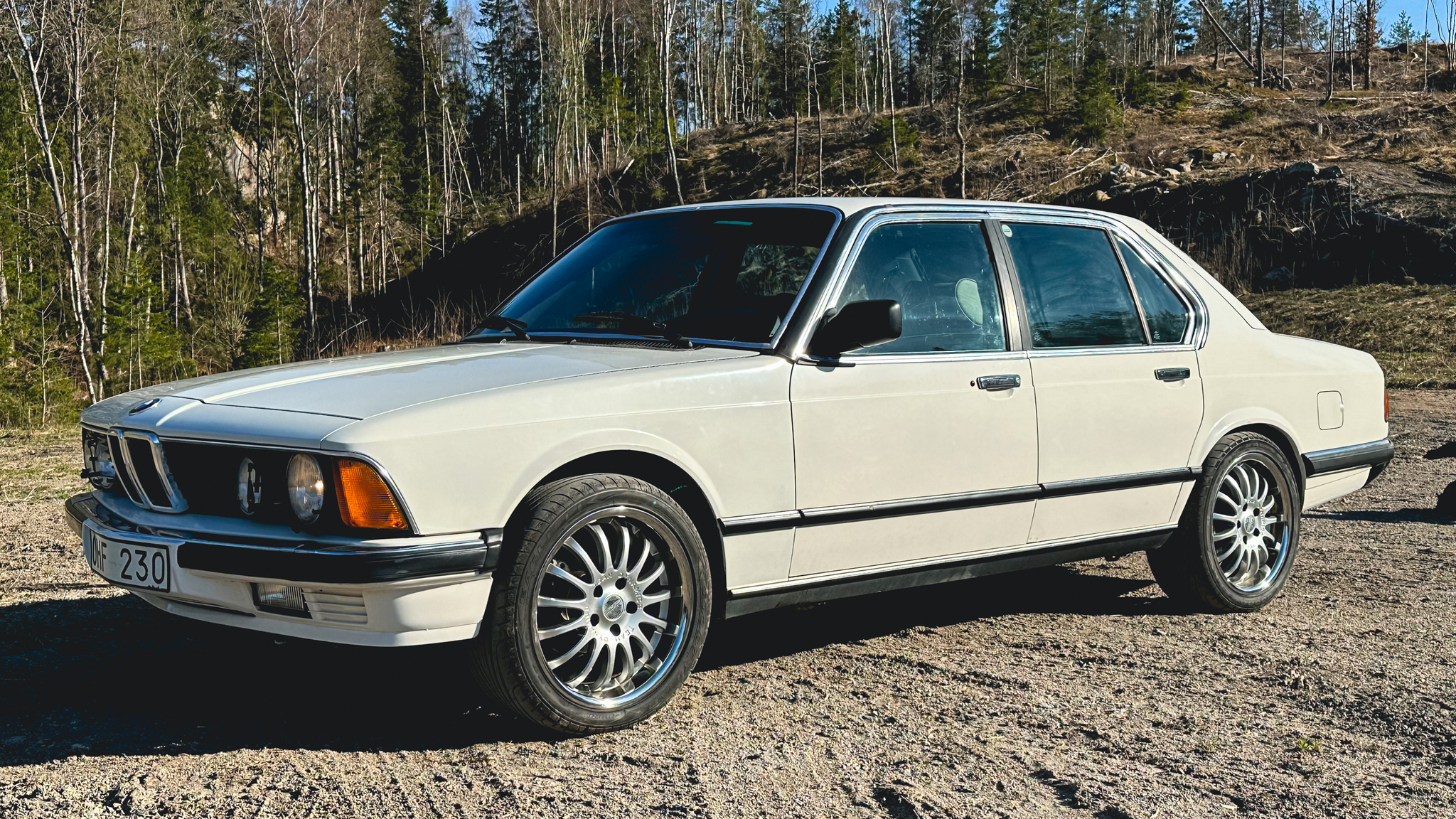 Exteriörbild på 1984 BMW 745i Executive Automat