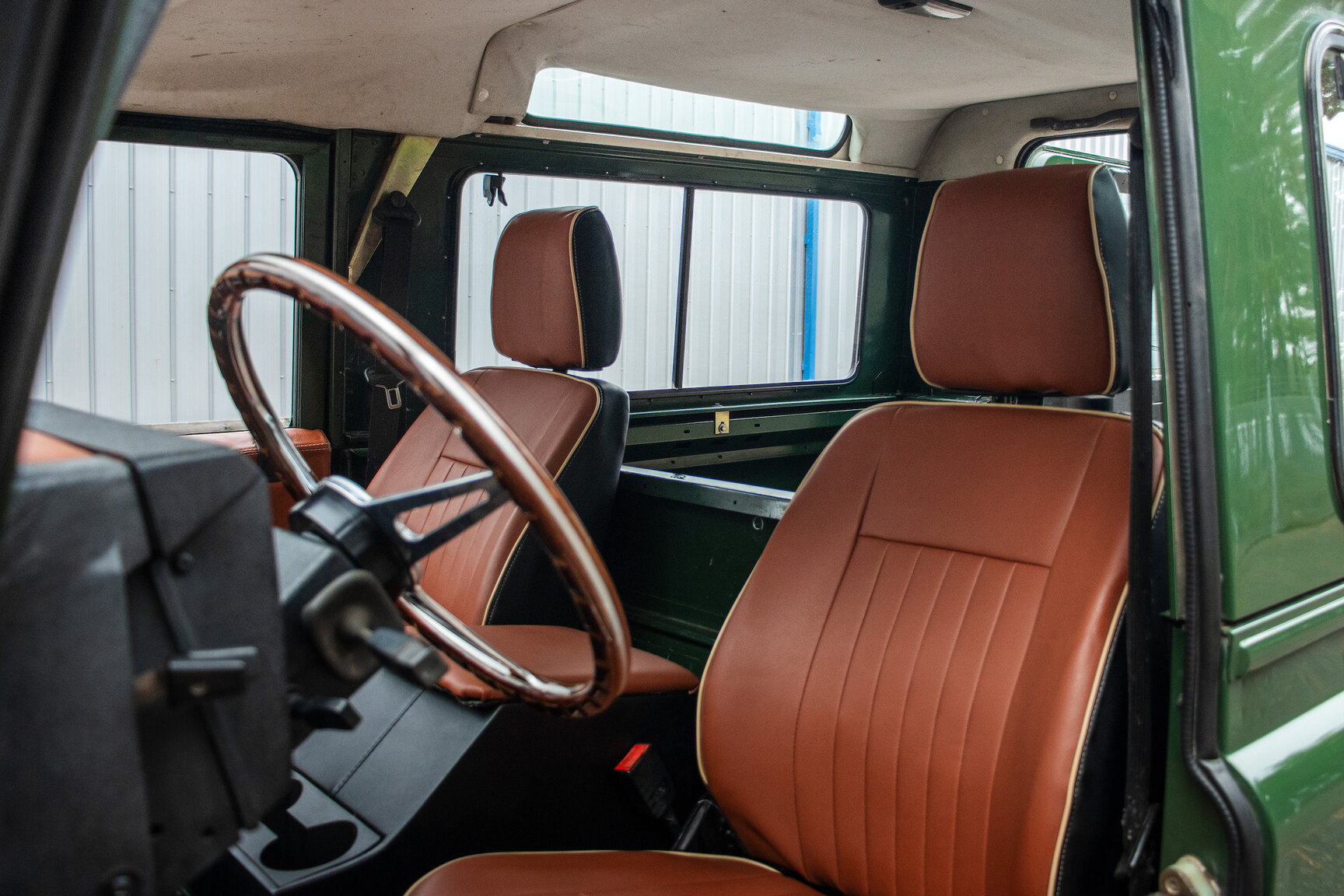 Innenraumfoto von 1996 Land Rover Defender 90 300TDi (13)