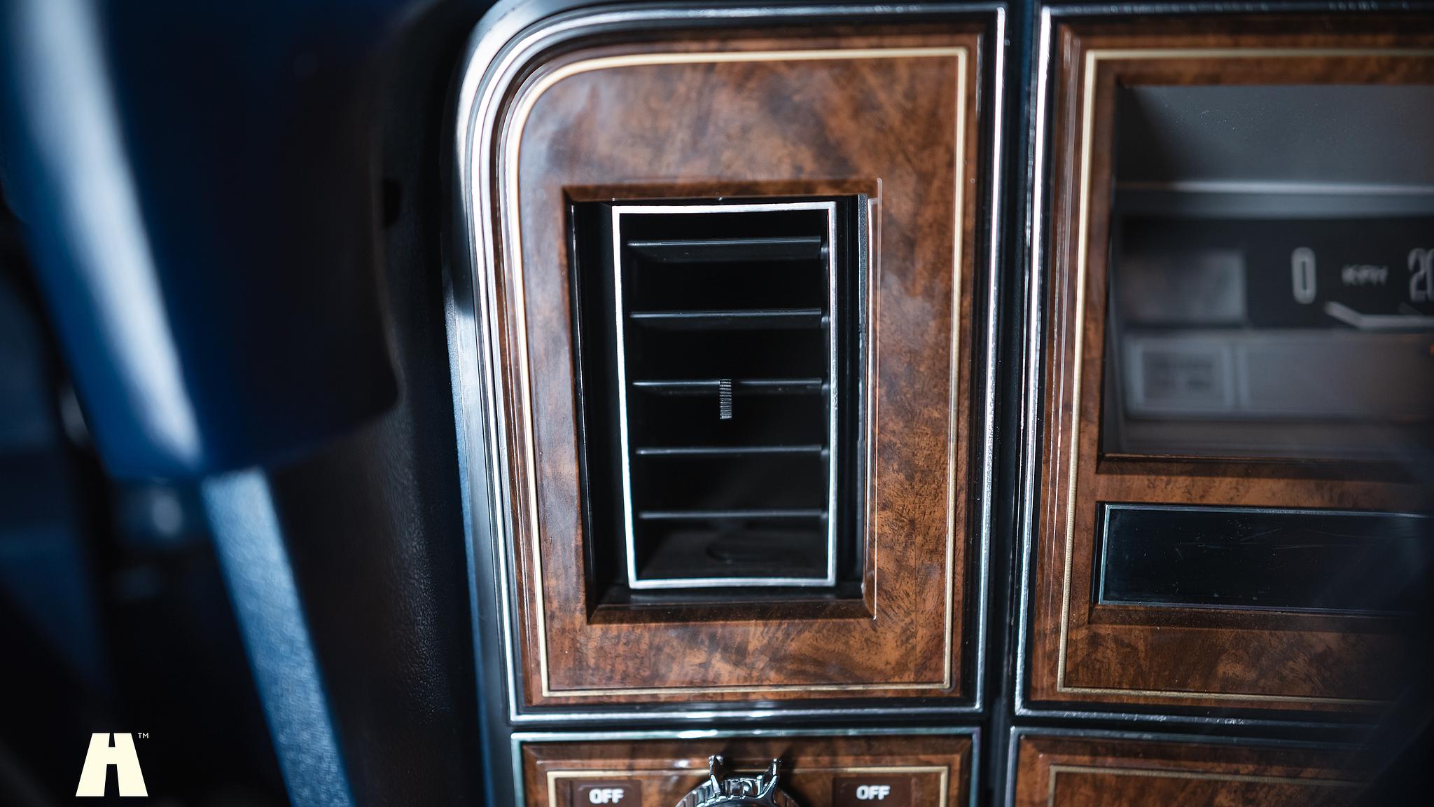 Interior image of 1979 Lincoln Continental (32)