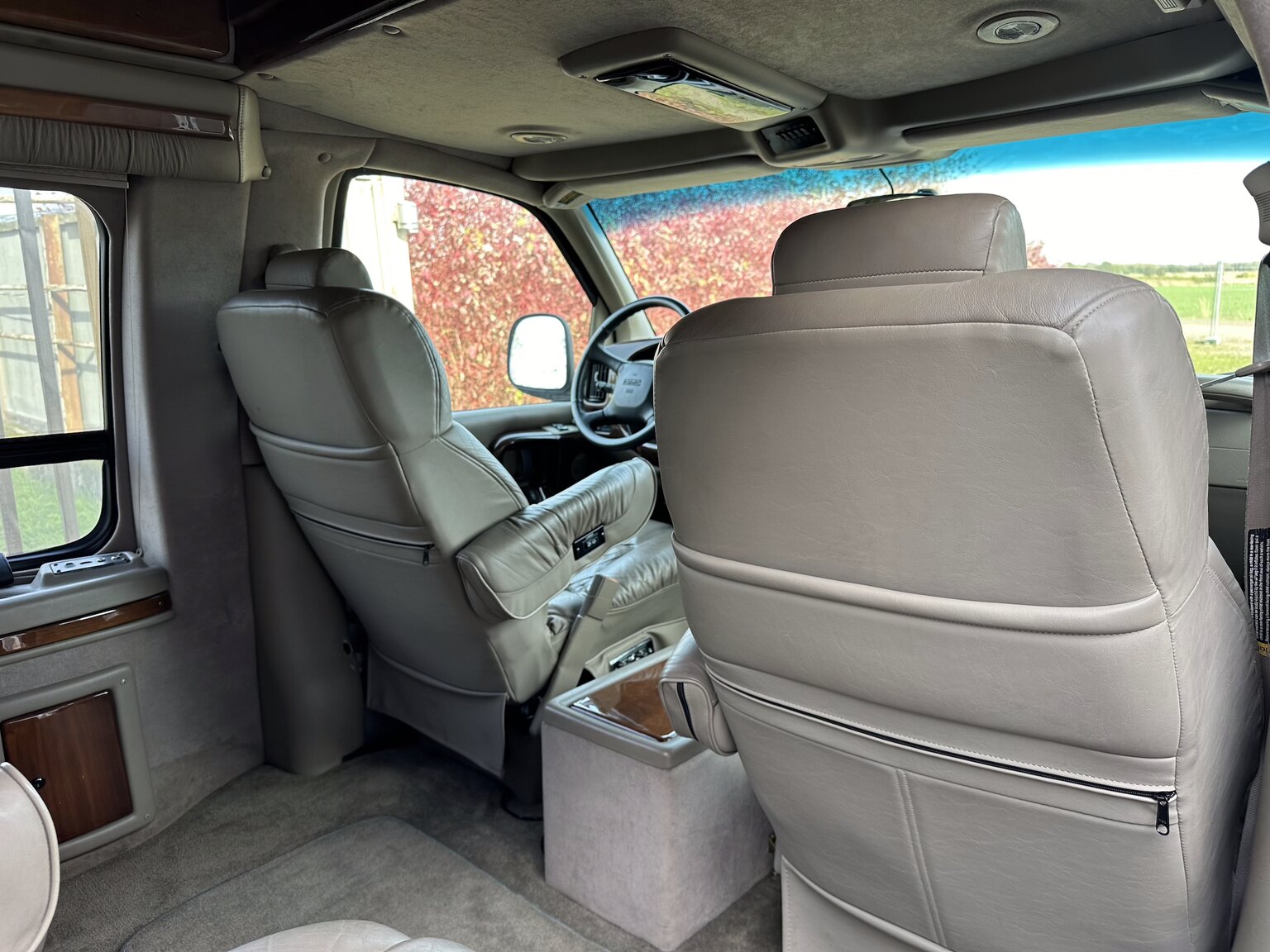 Interiörbild 2000 GMC Savana G1500 Conversion Van