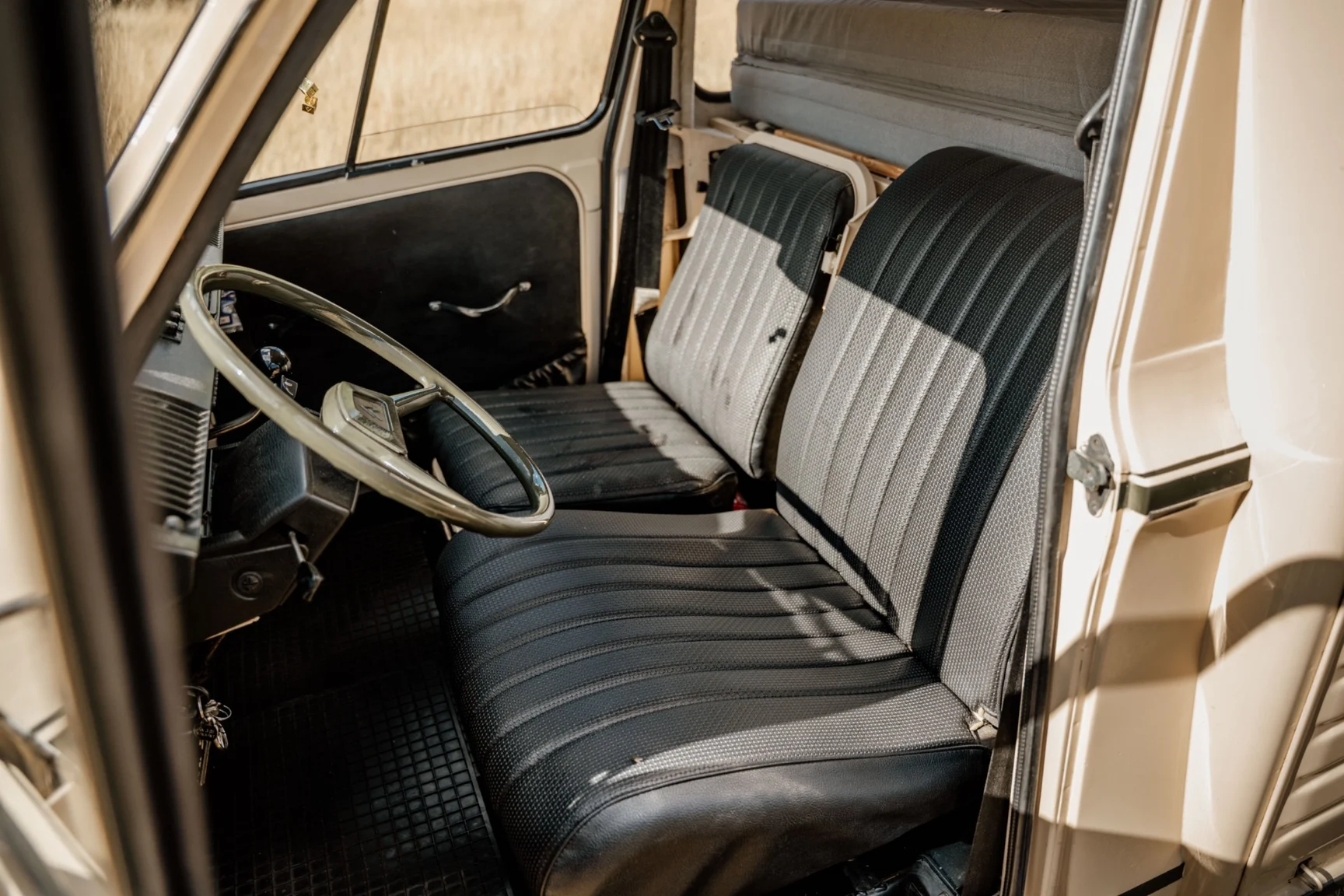 Interiörbild 1987 Citroën Acadiane (1)