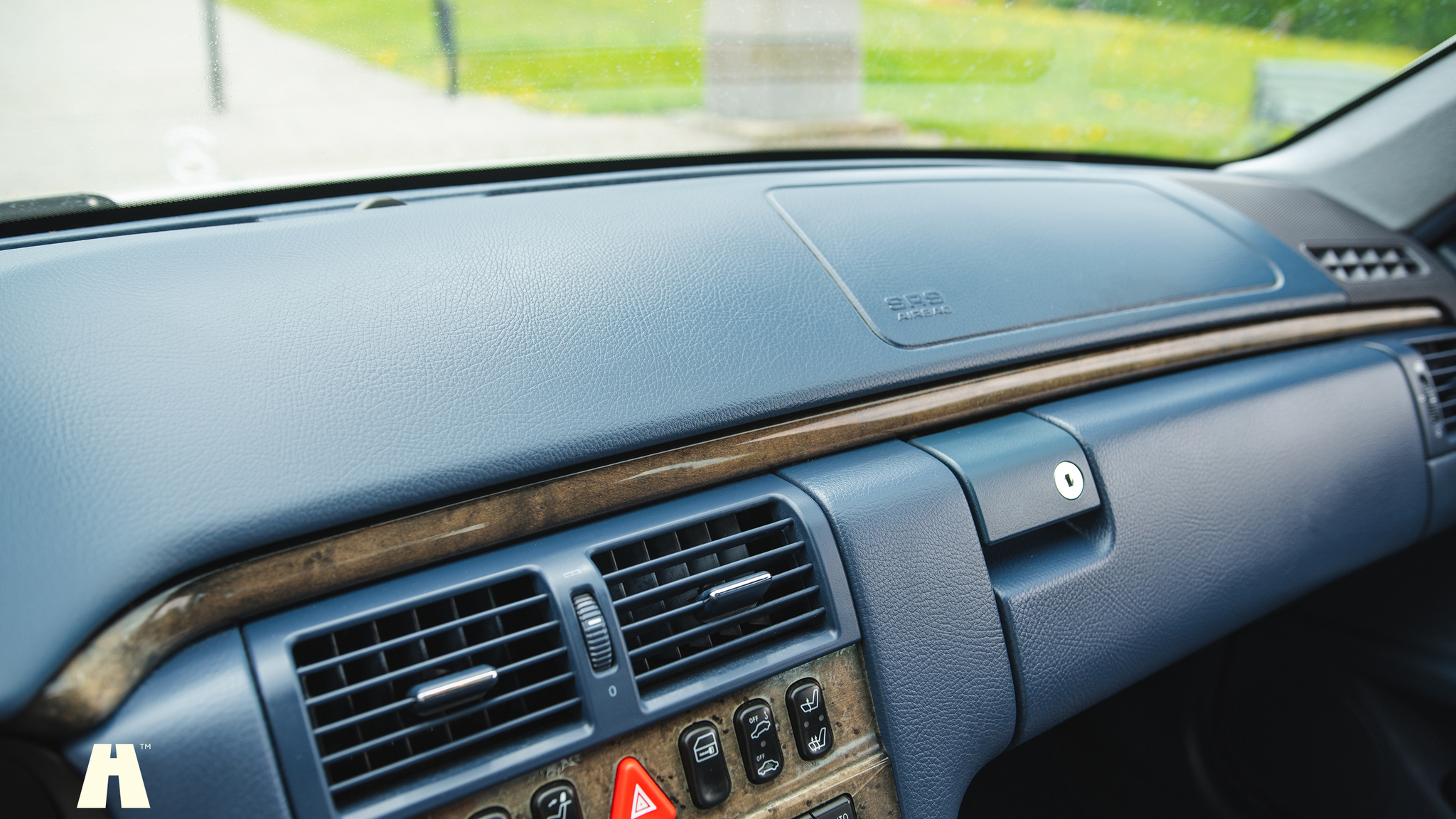 Innenraumfoto von 2000 Mercedes E430