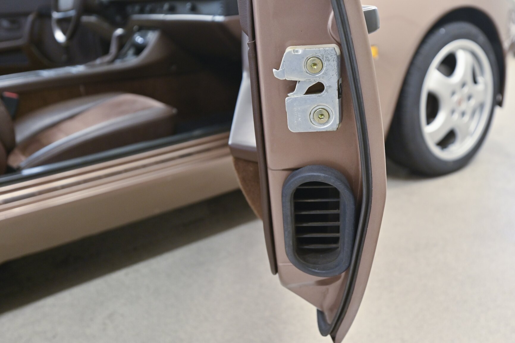 Interior image of 1987 Porsche 944 Automat
