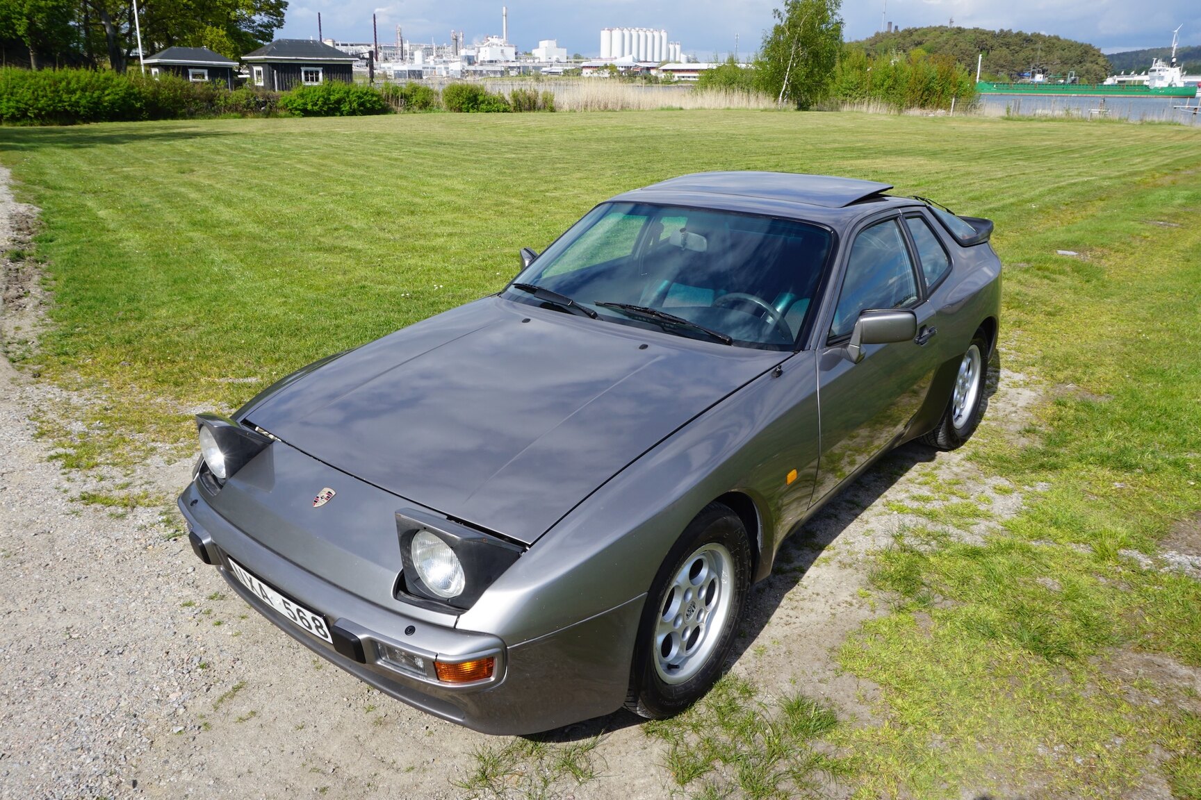 Exterior image of 1985 Porsche 944 "NO RESERVE AUCTION"