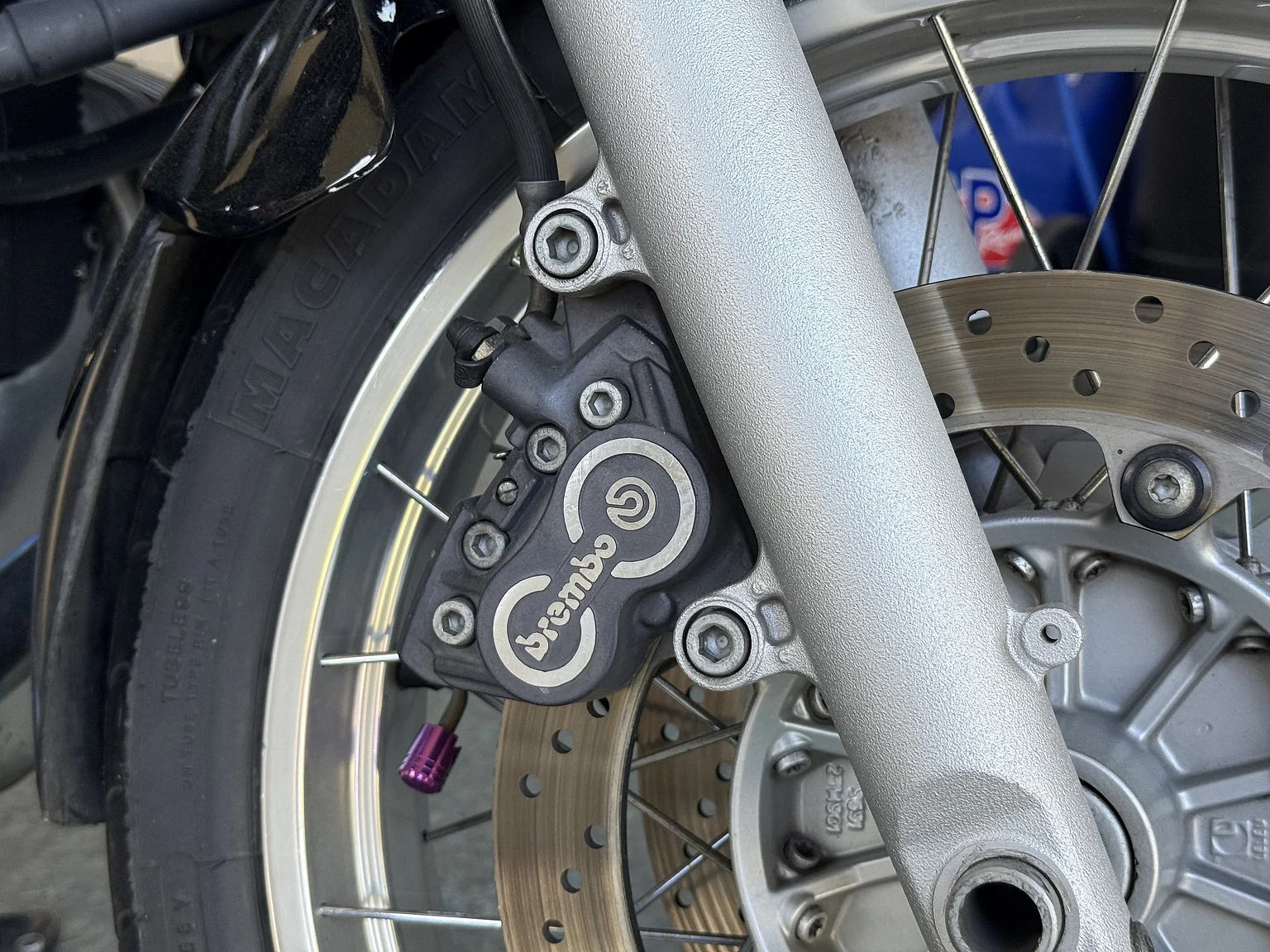 Exterior image of 1999 BMW Motorrad R 1100 R (9)