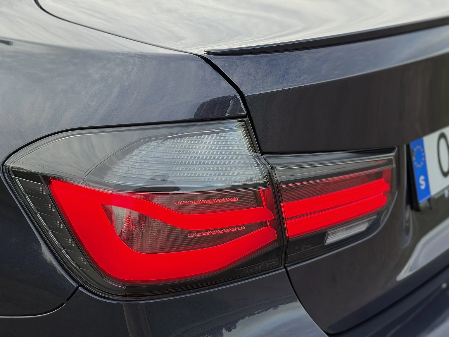 Exteriörbild på 2017 BMW M3 Competition 30 Jahre (38)