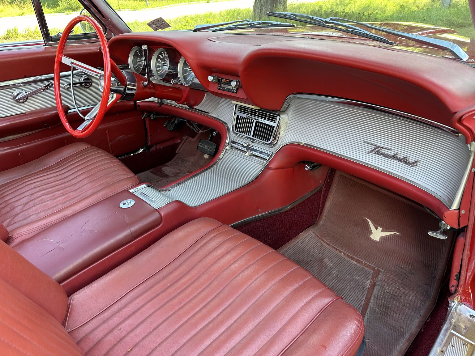 Innenraumfoto von 1961 Ford Thunderbird Convertible