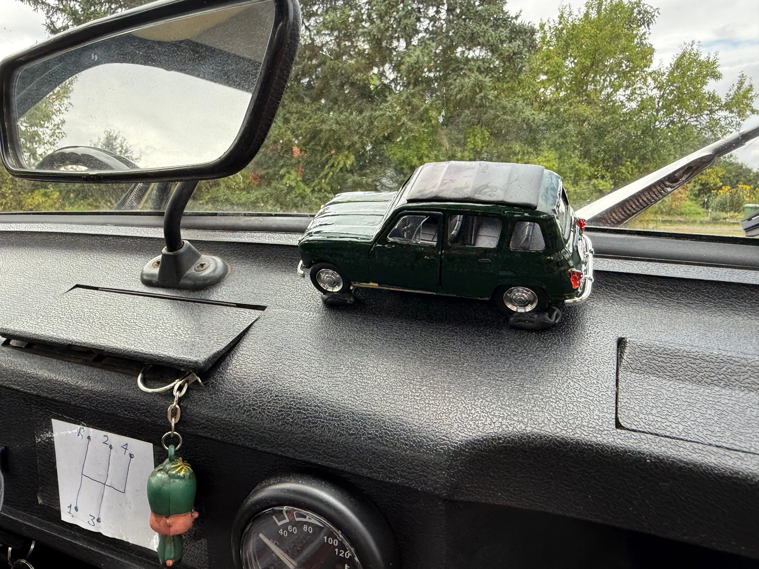 Interior image of 1970 Renault 4 (27)