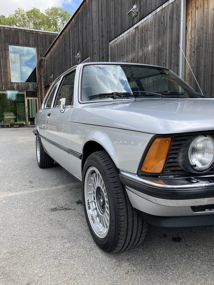 Aussenfoto 1979 BMW 323i