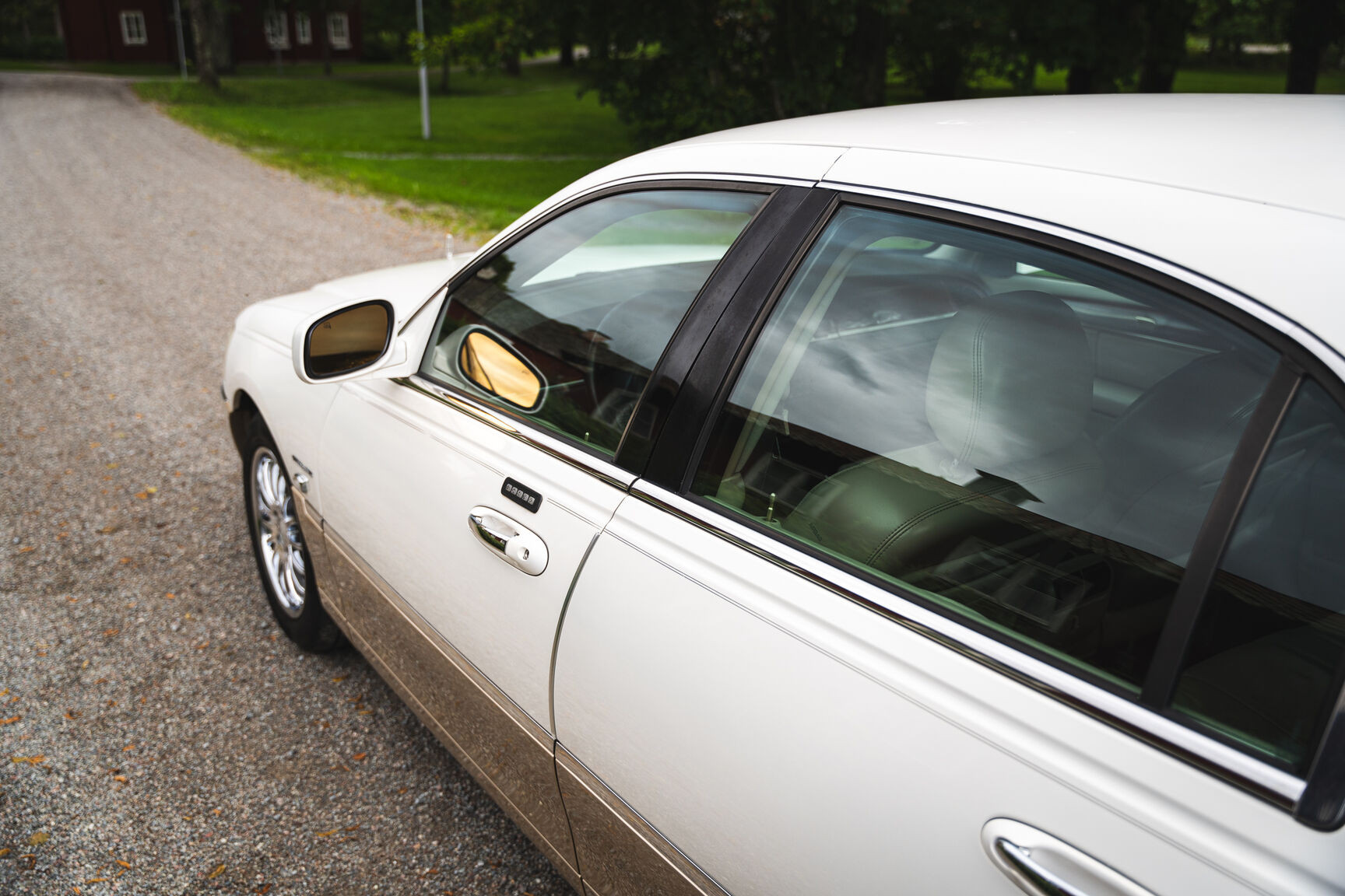 Exteriörbild på 2003 Lincoln Town Car