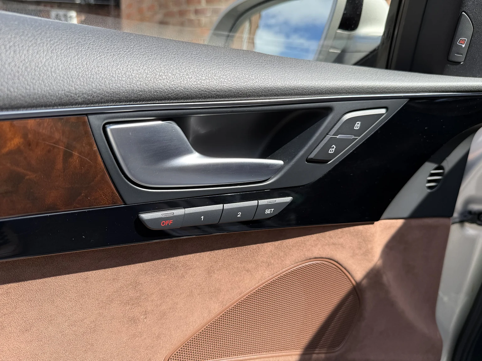 Interior image of 2014 Audi A8 4.0 TFSI (6)