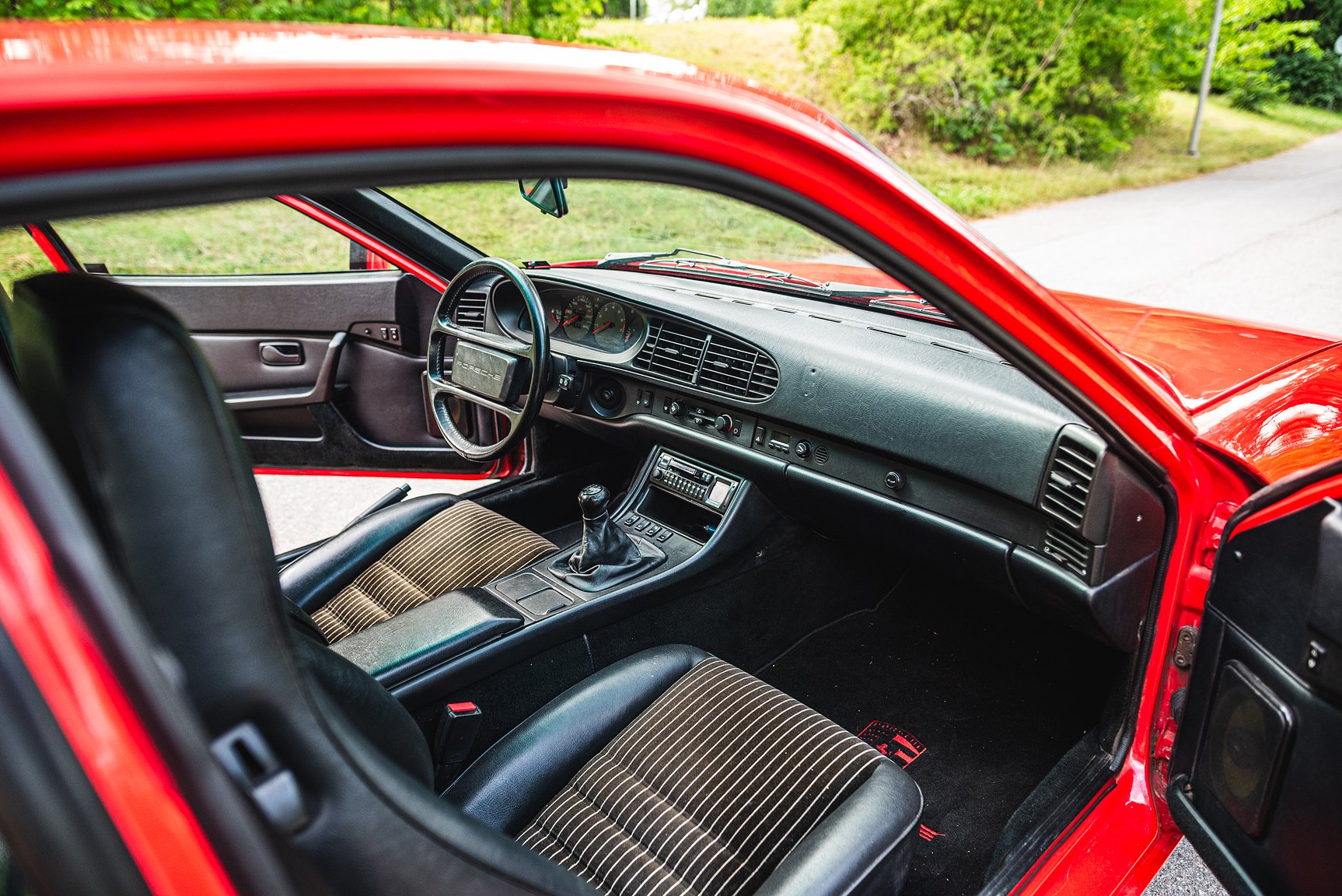 Interior image of 1988 Porsche 944