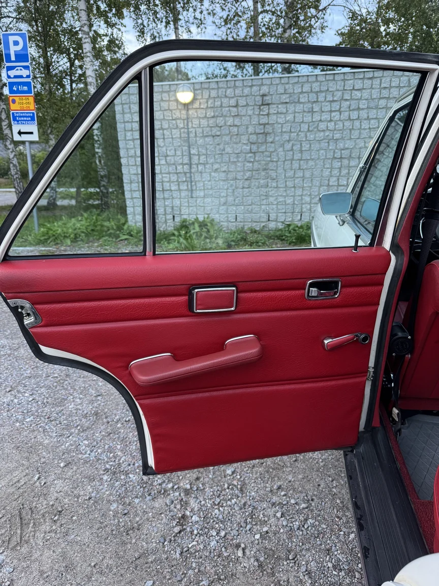 Innenraumfoto von 1972 Mercedes-Benz 200 (28)