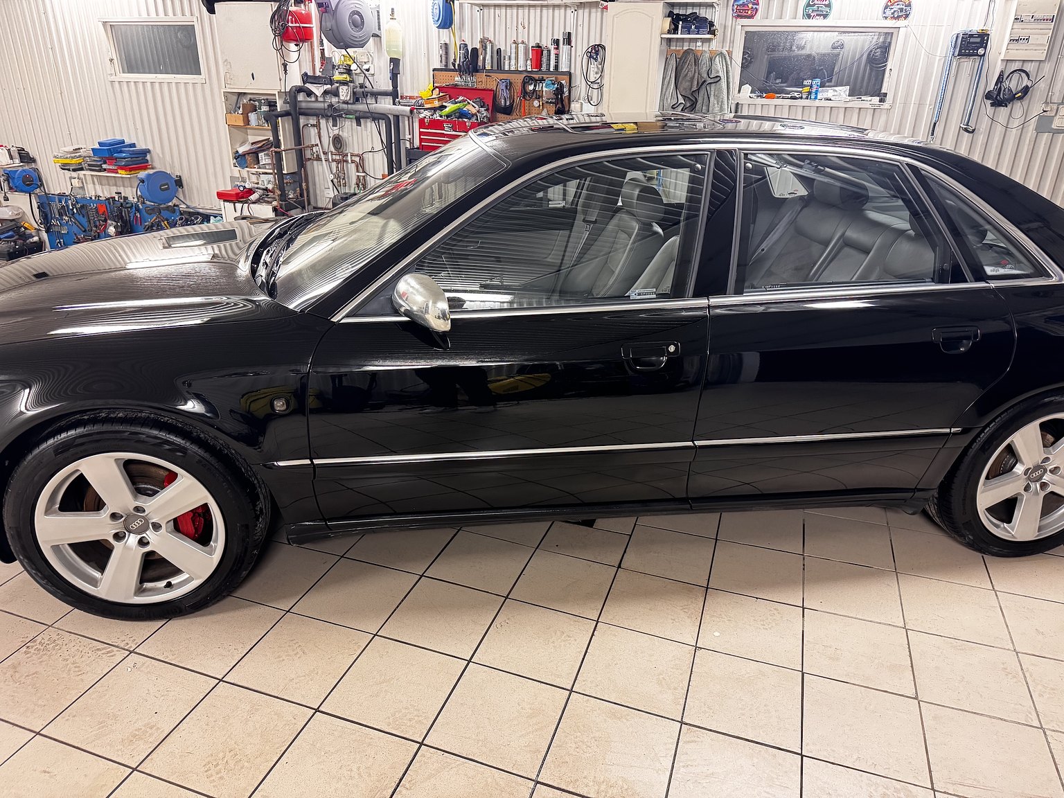 Exteriörbild på 1999 Audi S8 4.2 Quattro