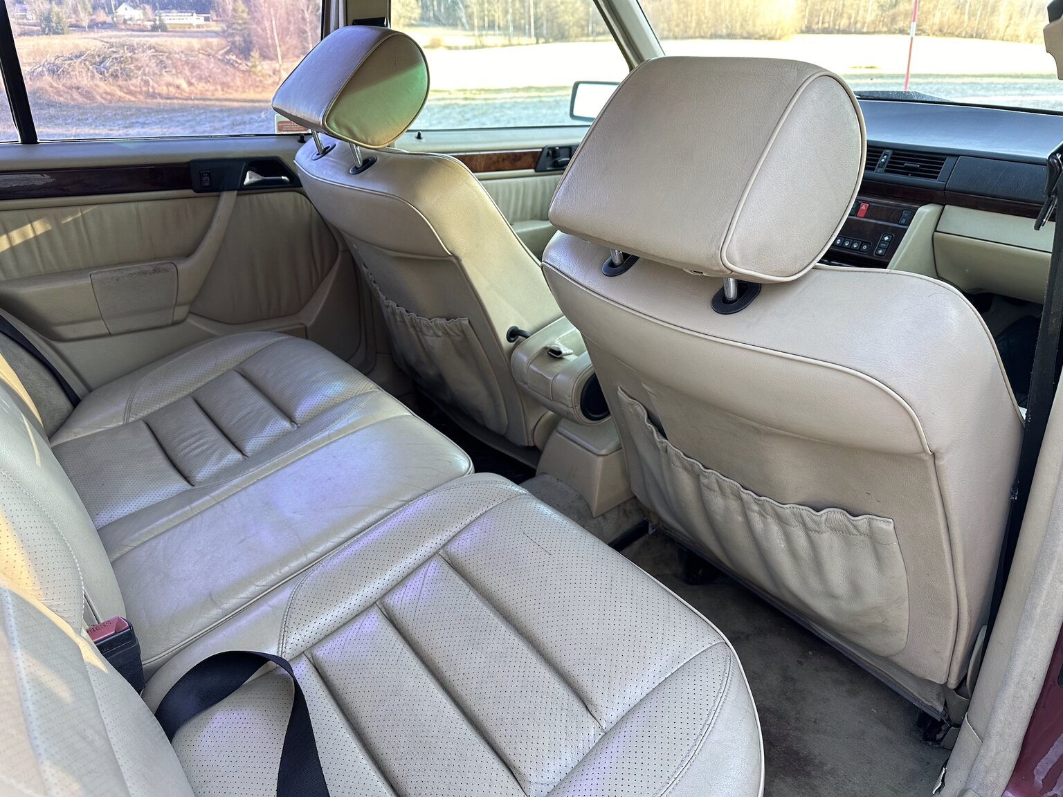 Interior image of 1992 Mercedes-Benz 300 TE-24