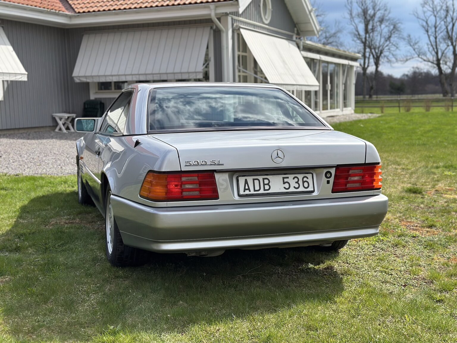 Exterior image of 1992 Mercedes-Benz SL 500