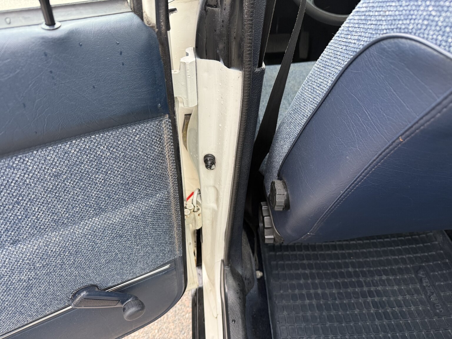 Innenraumfoto von 1991 Volvo 240 GL Automat (27)