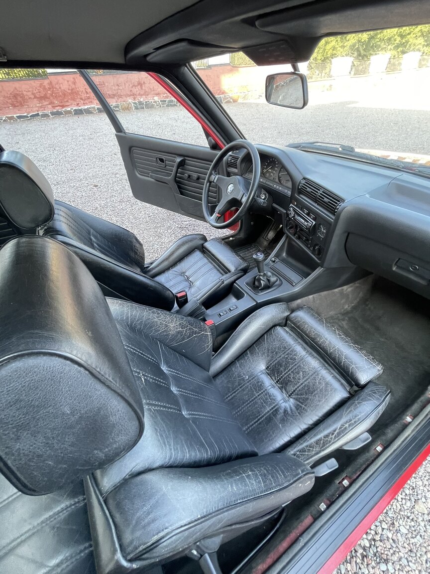 Interiörbild 1987 BMW 320i