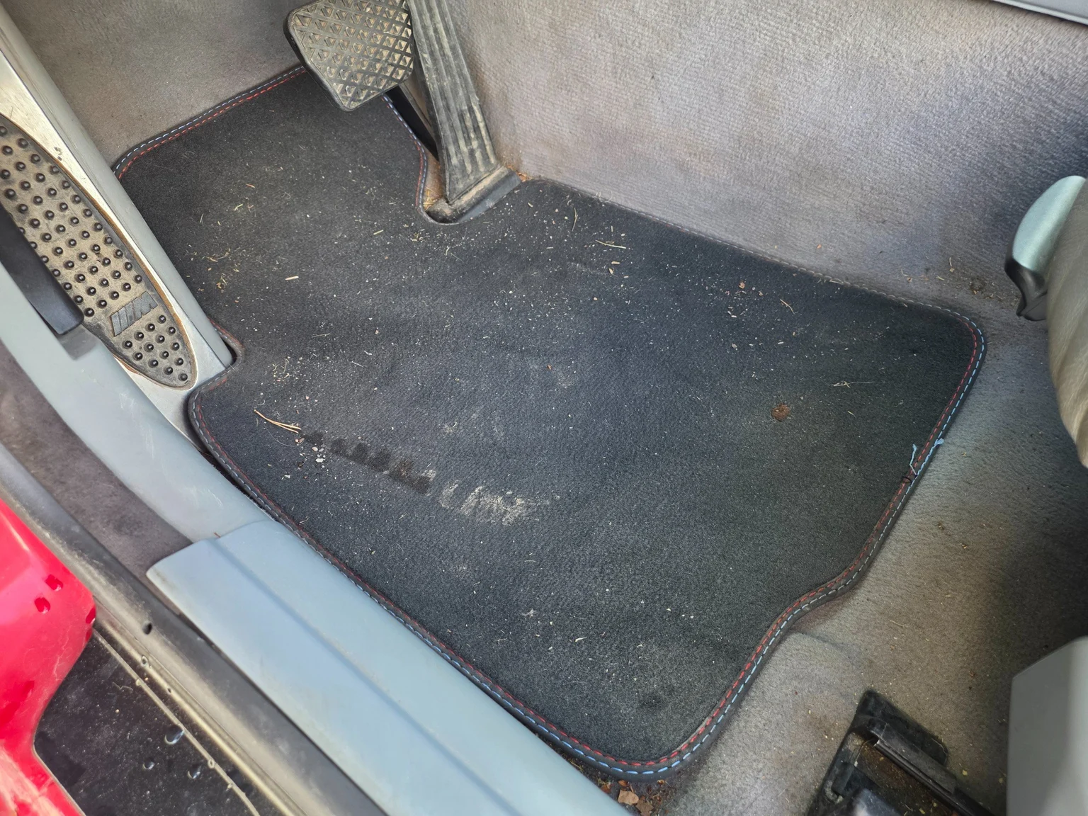 Interior image of 2002 BMW 330Ci Convertible (8)