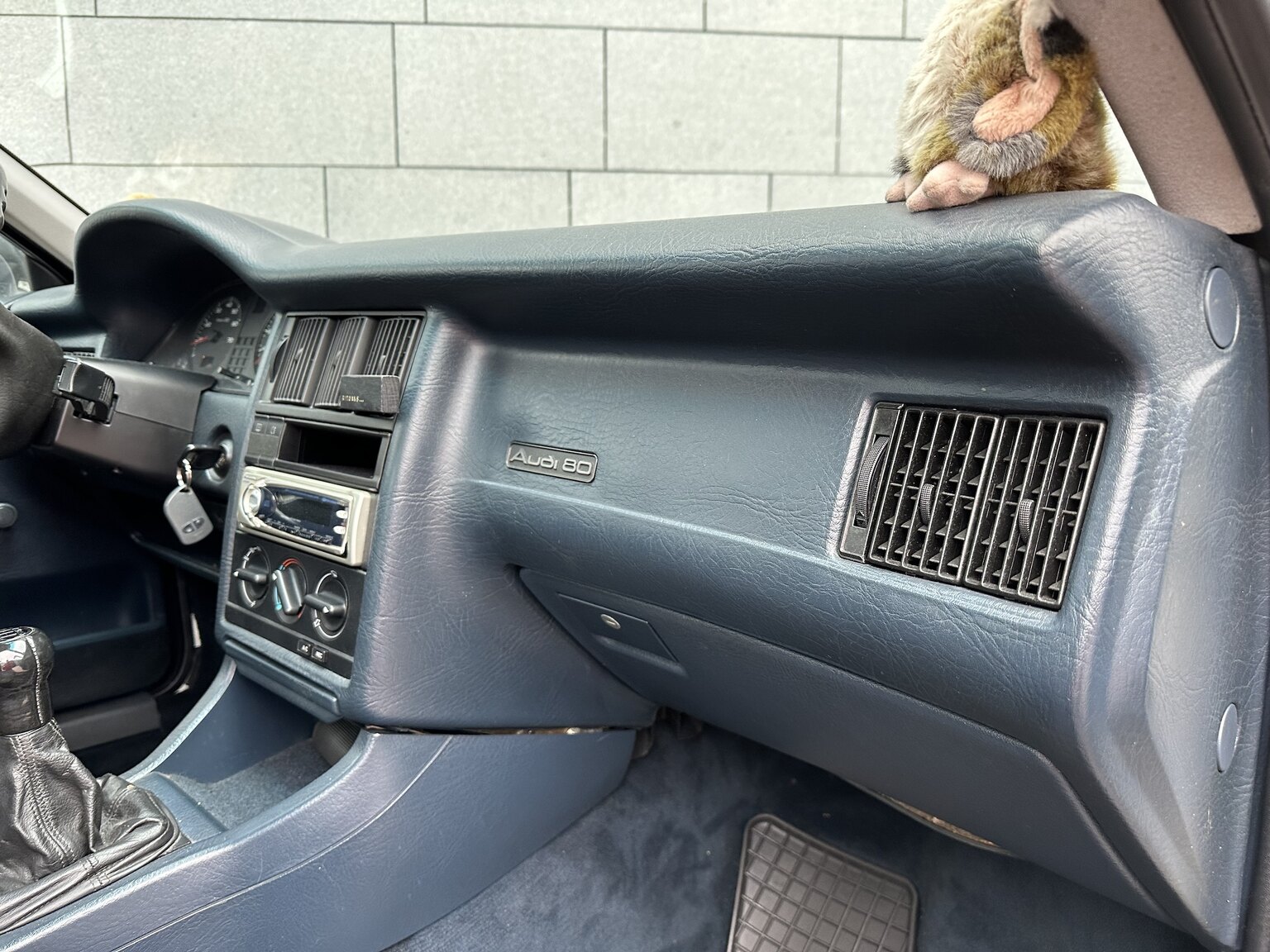 Interior image of 1988 Audi 80 (35)