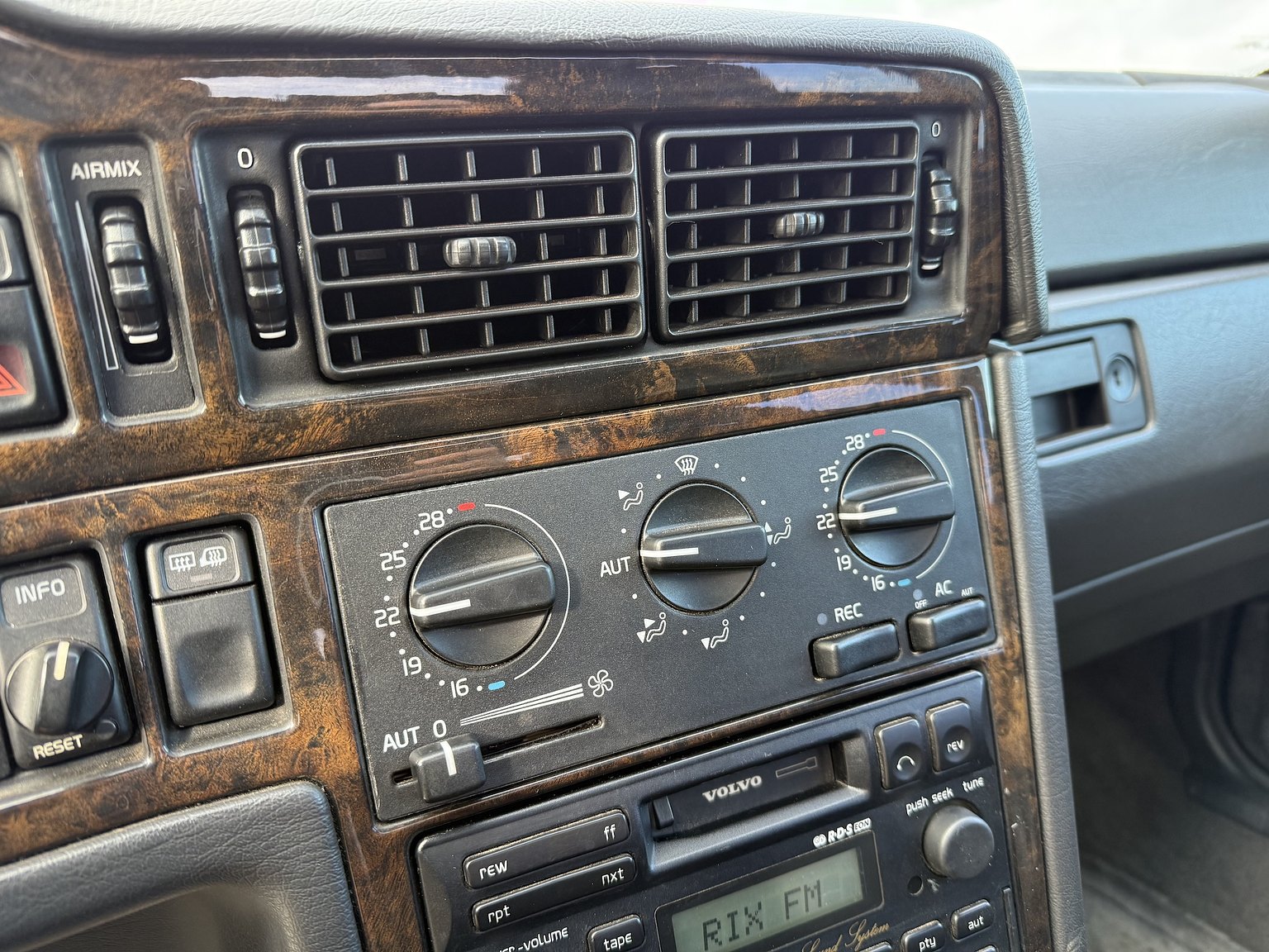 Interior image of 1995 VOLVO 855 T5R T-5R