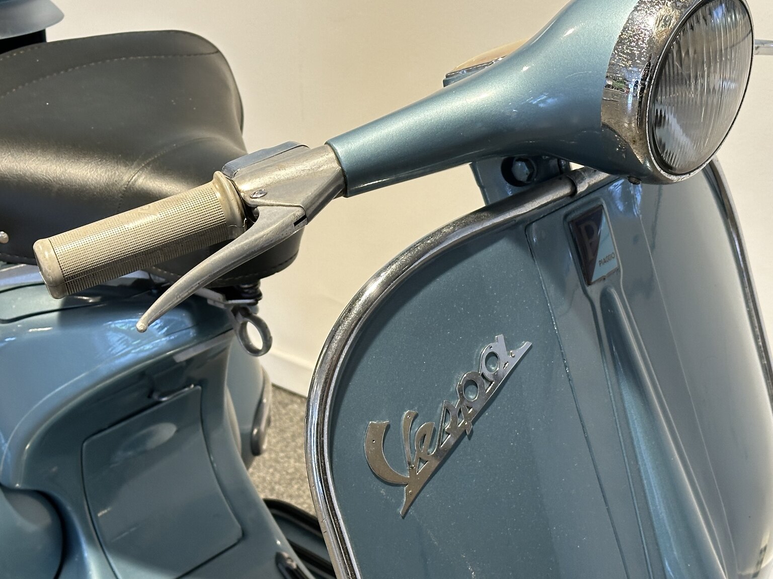 Exteriörbild på 1959 Vespa Piaggio 150cc Widebody