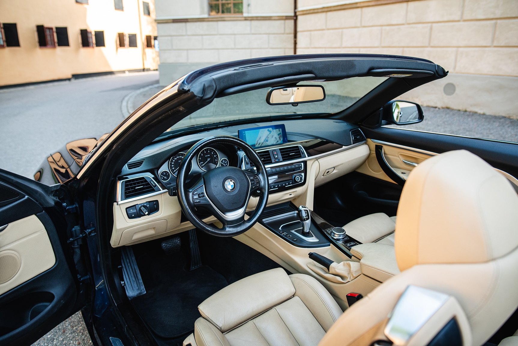 Interior image of 2018 BMW 430i xDrive Convertible