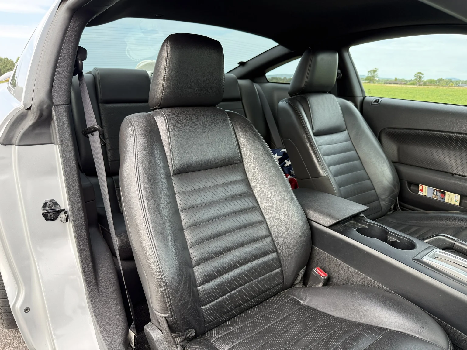 Innenraumfoto von 2006 Ford Mustang GT (48)