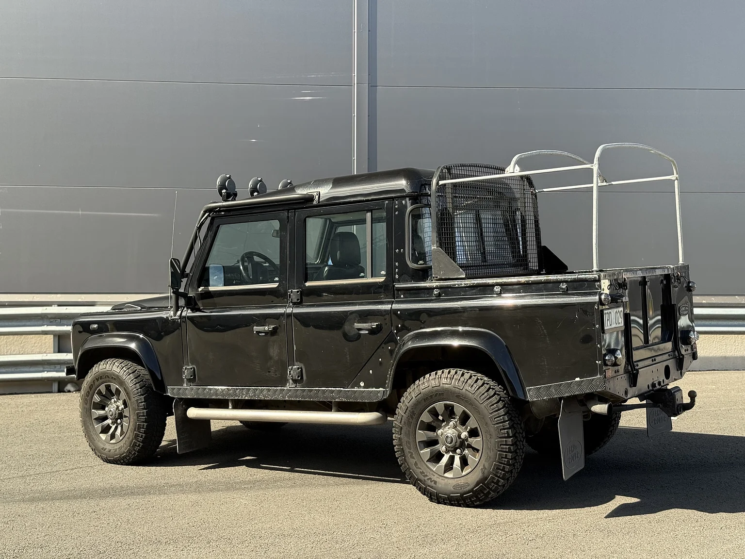Aussenfoto 2000 Land Rover Defender 110 Tomb Raider (55)