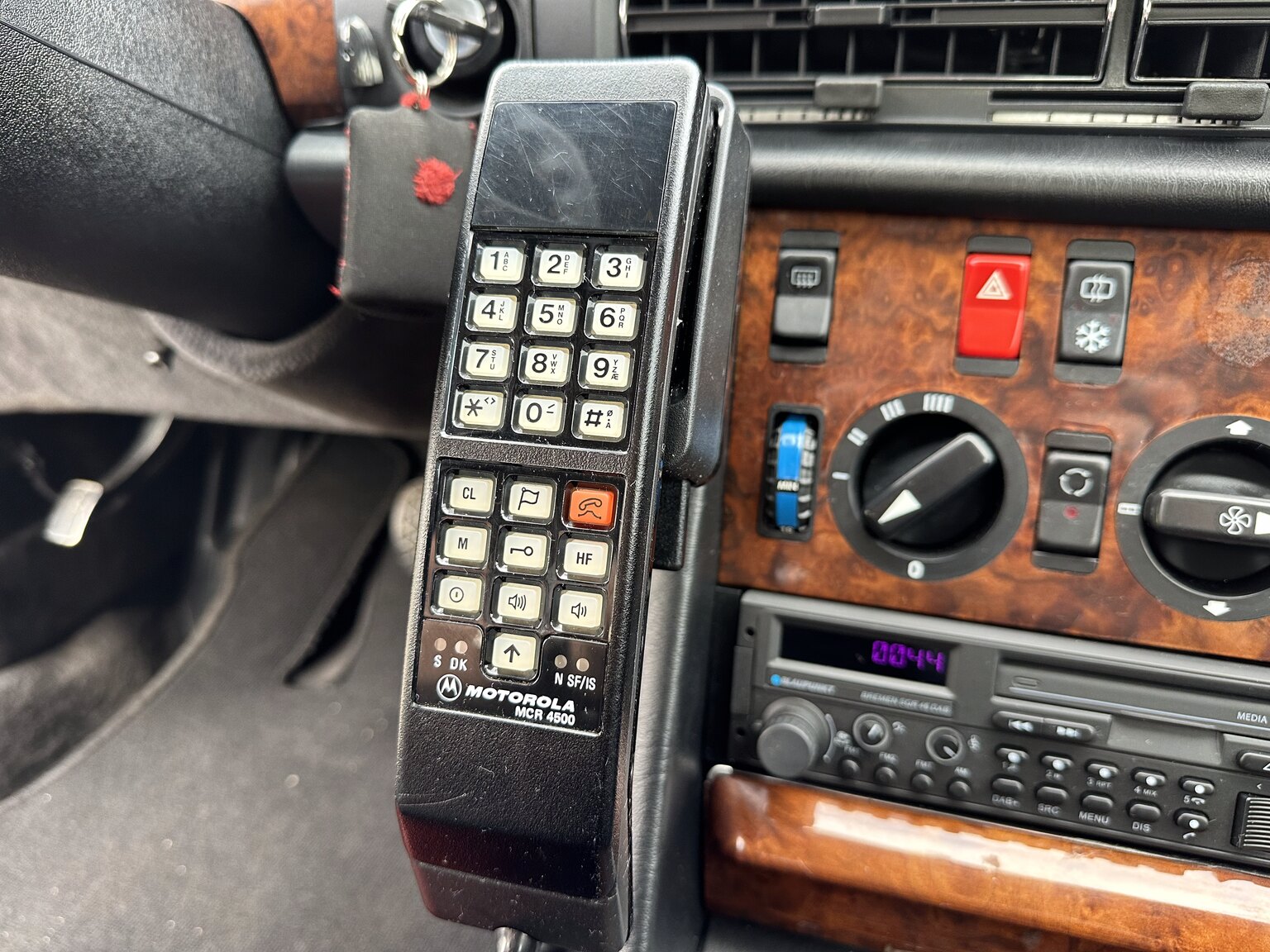 Interior image of 1987 Mercedes 300 SE (22)