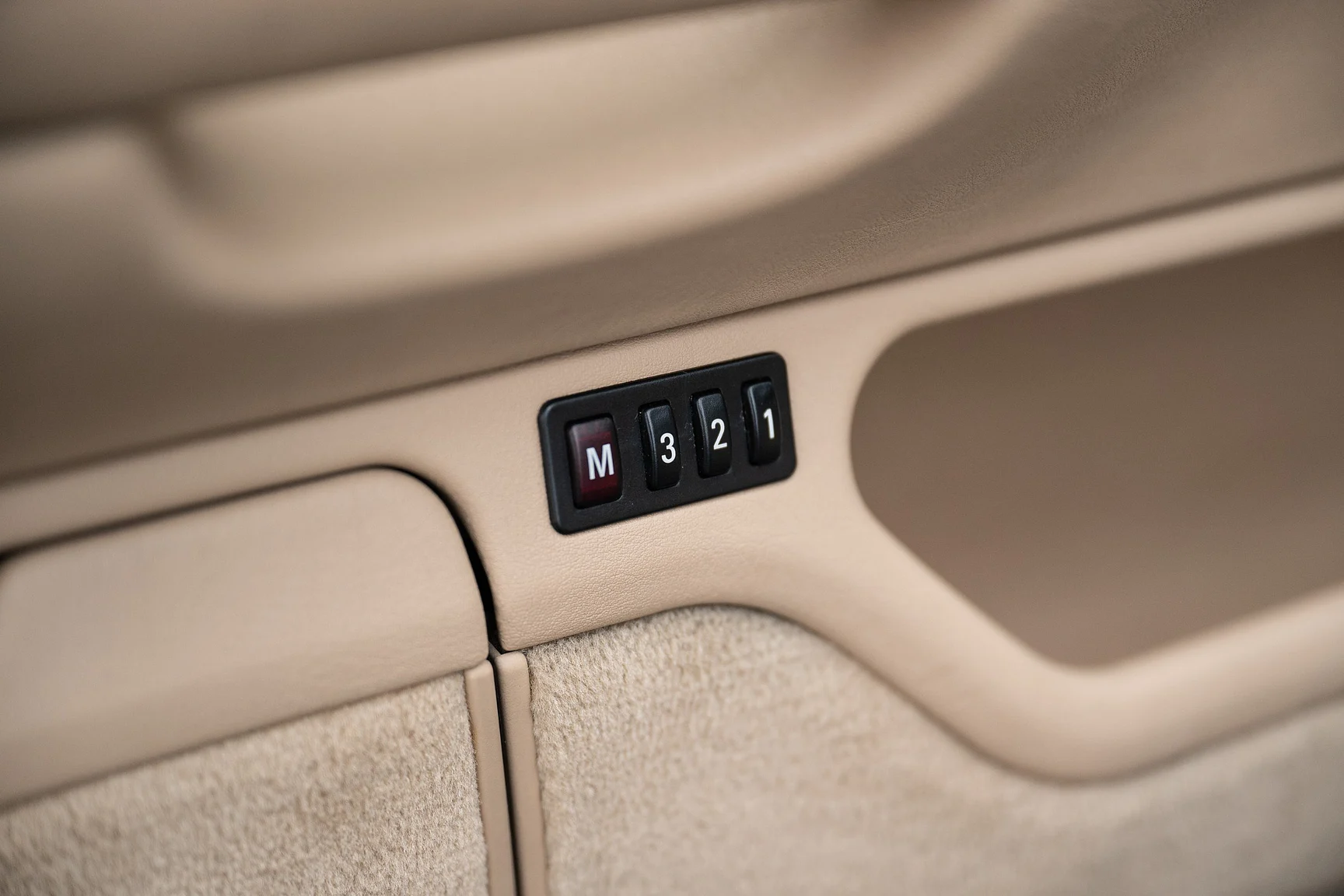 Interior image of 1996 BMW 740 iA - NO RESERVE (69)