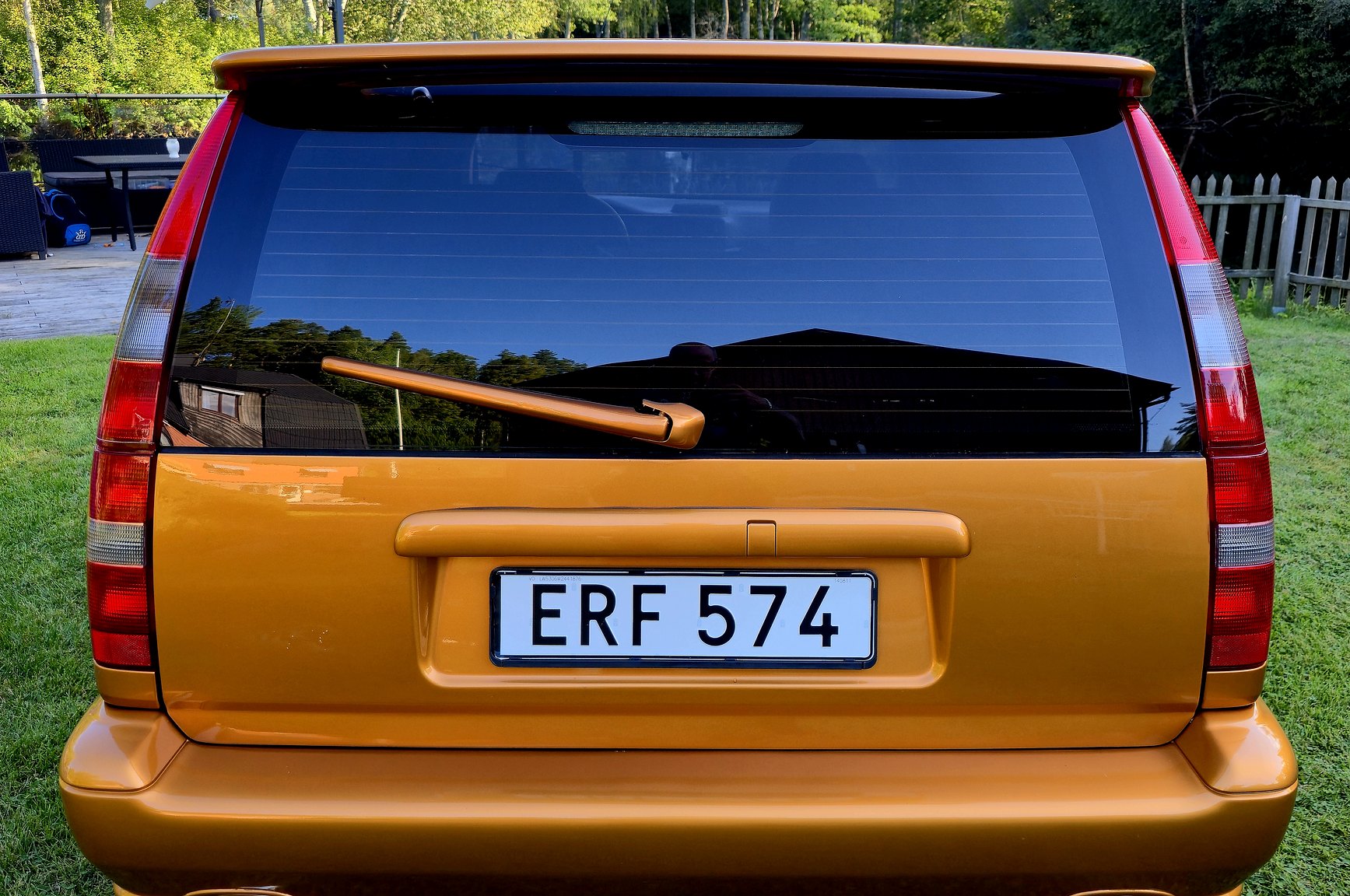 Exterior image of 1998 Volvo V70 R 2.3 T Automatisk