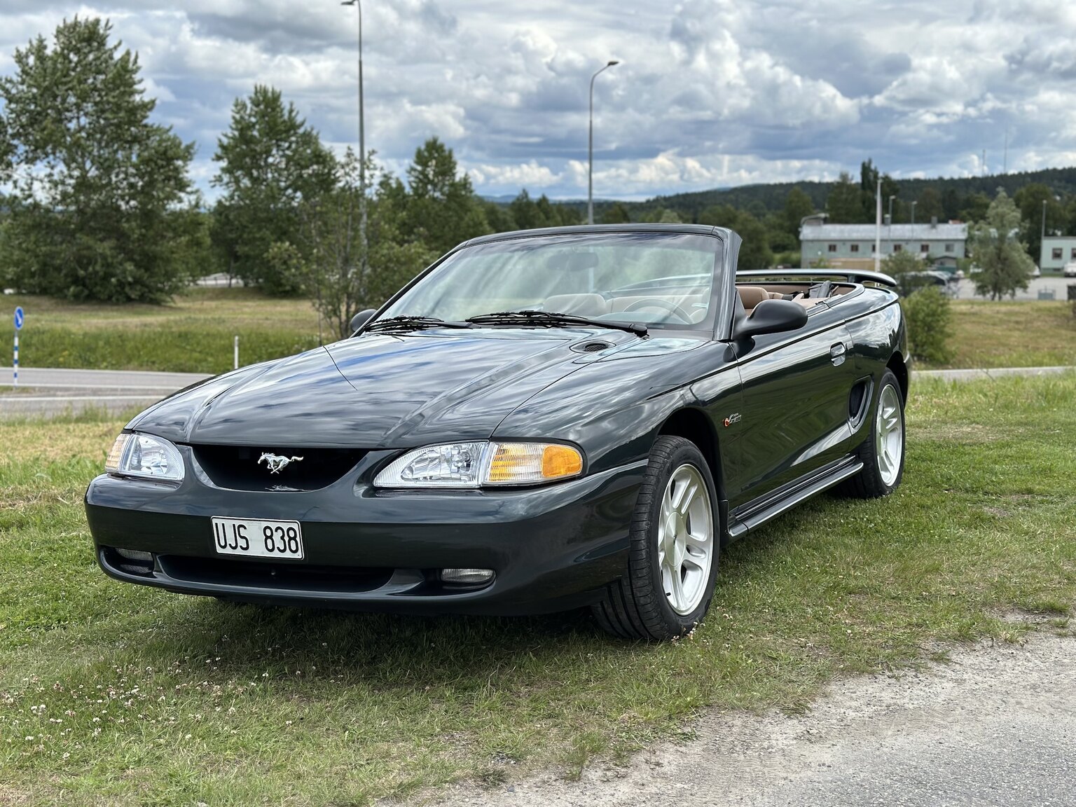 Exterior image of 1998 Ford Mustang GT Convertible