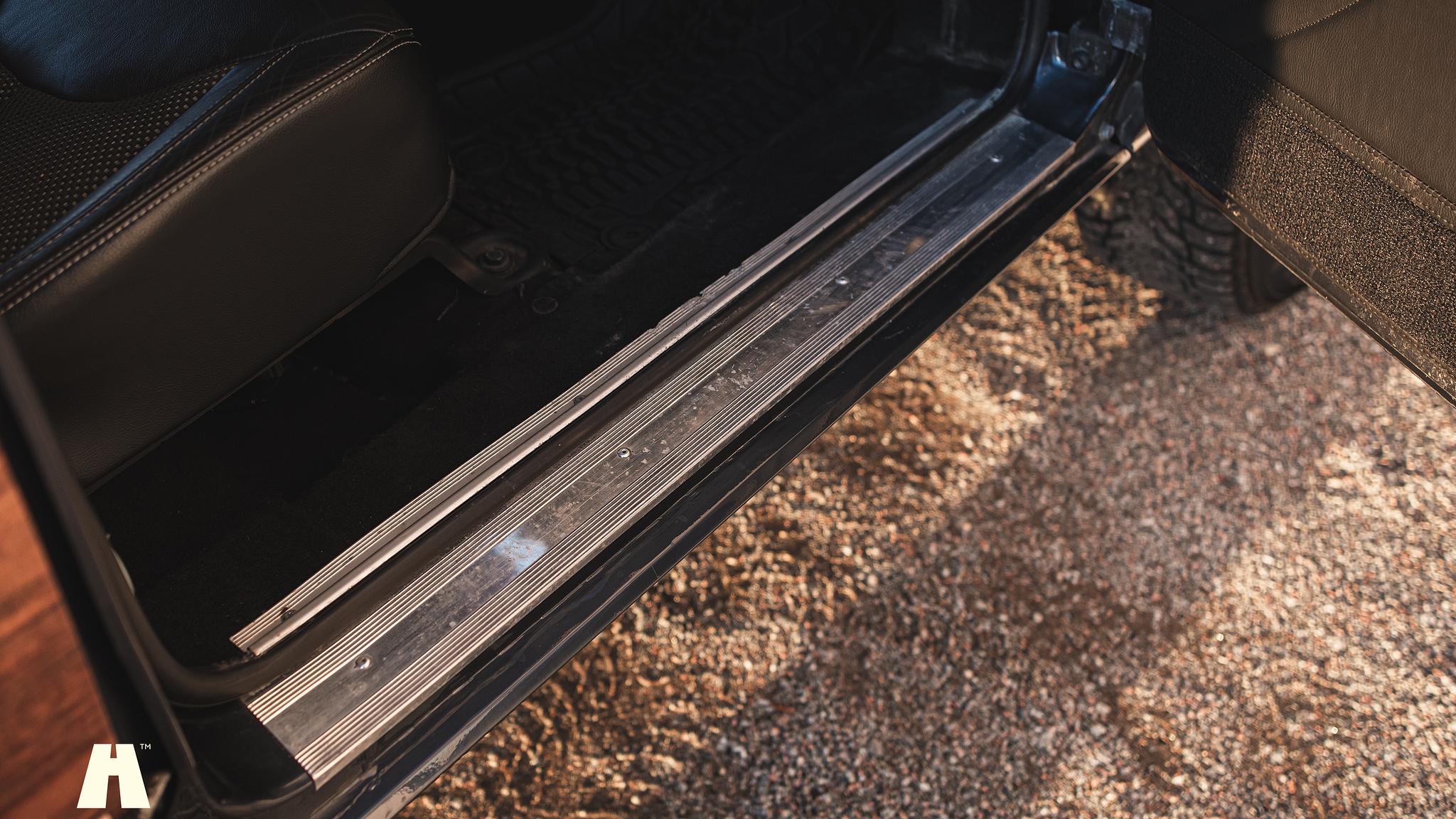 Innenraumfoto von 2015 Woodland Restomod Grand Wagoneer #002 Euro 6