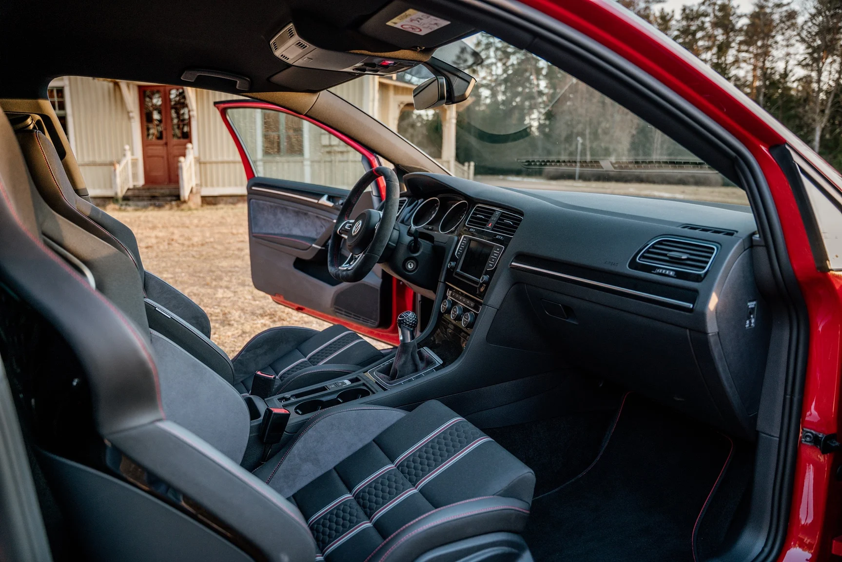Interior image of 2016 Volkswagen Golf GTi Clubsport S - no. 291/400 (1)
